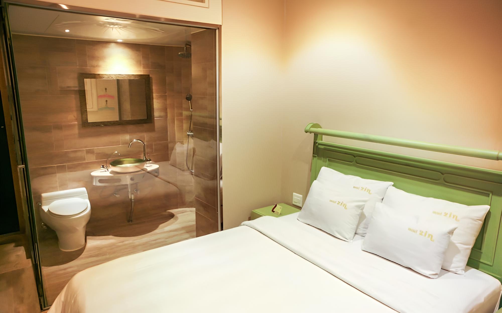 Room (Standard walk-in special (no parking )
