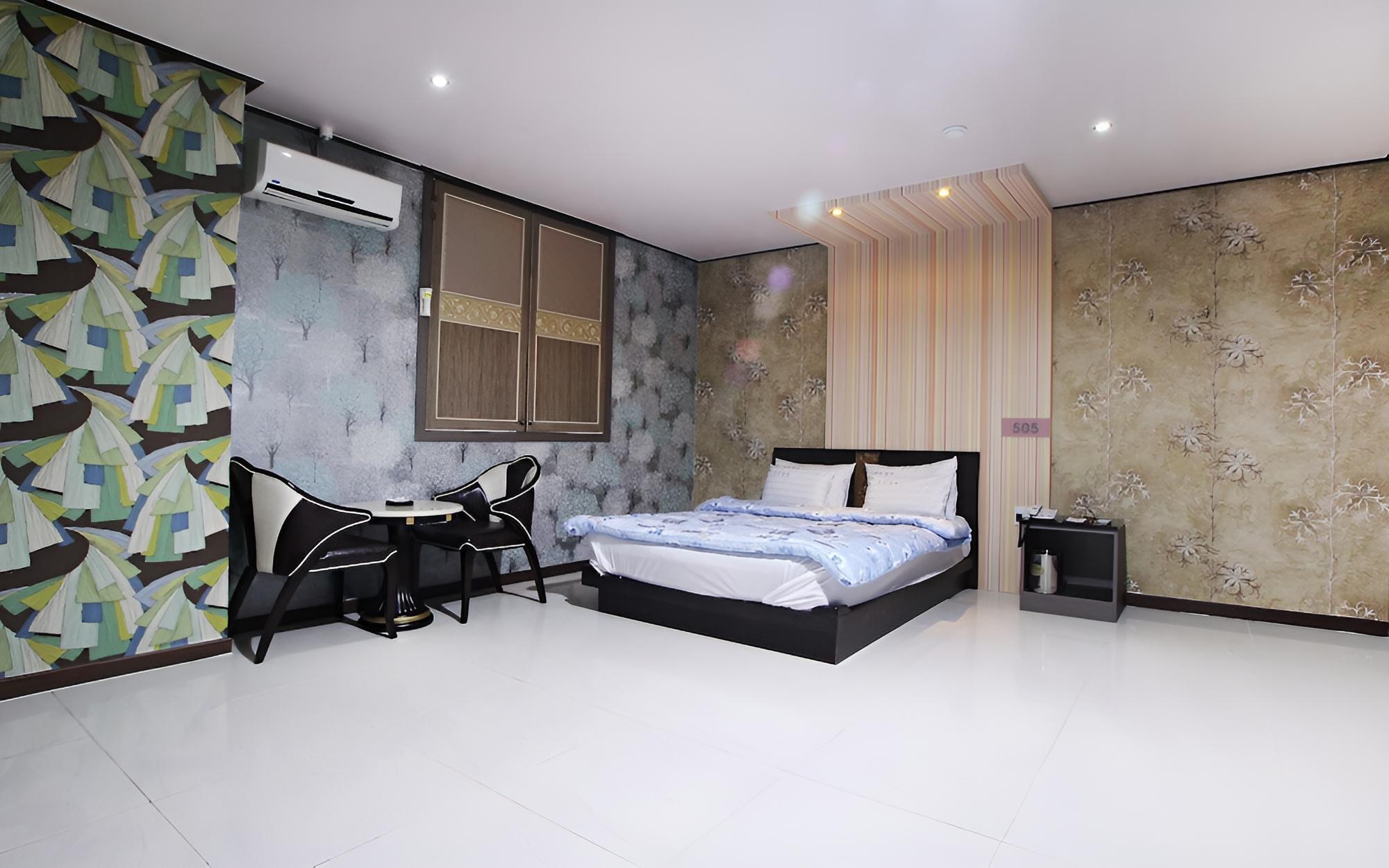 Room (Semi-Special Room)