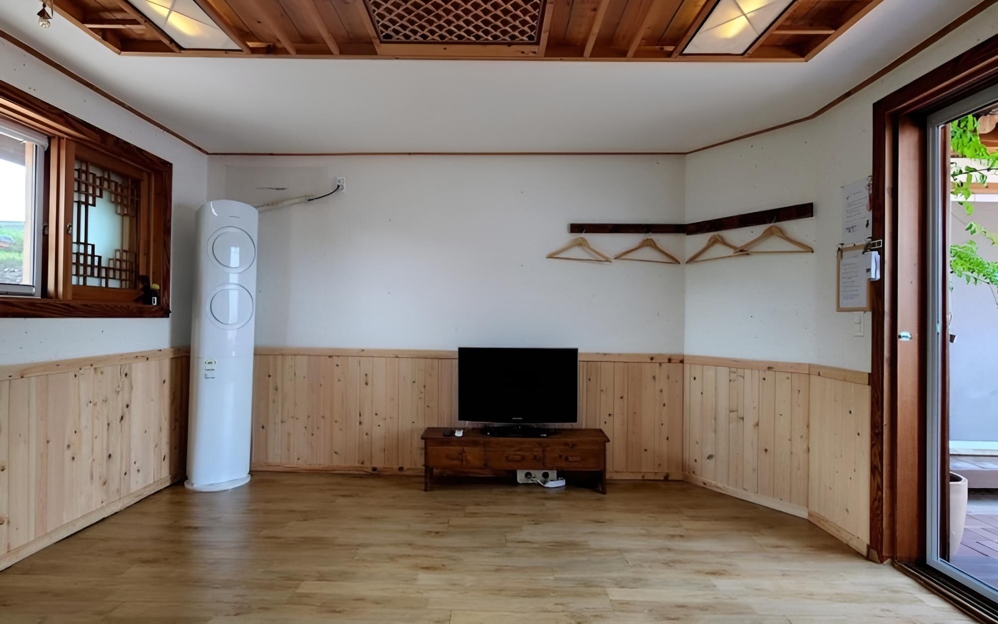 Room (Main Building (Unshared House with In) - Photo 5