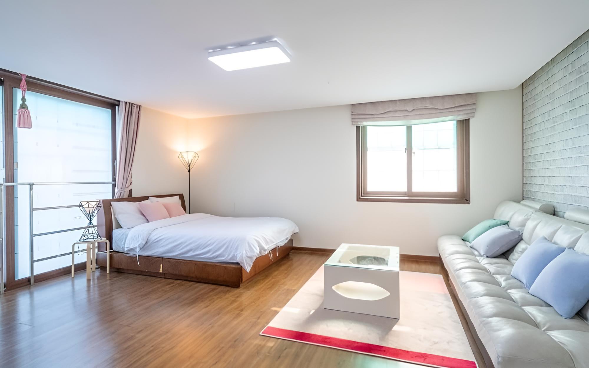 Room (Peppermint Copper-301)