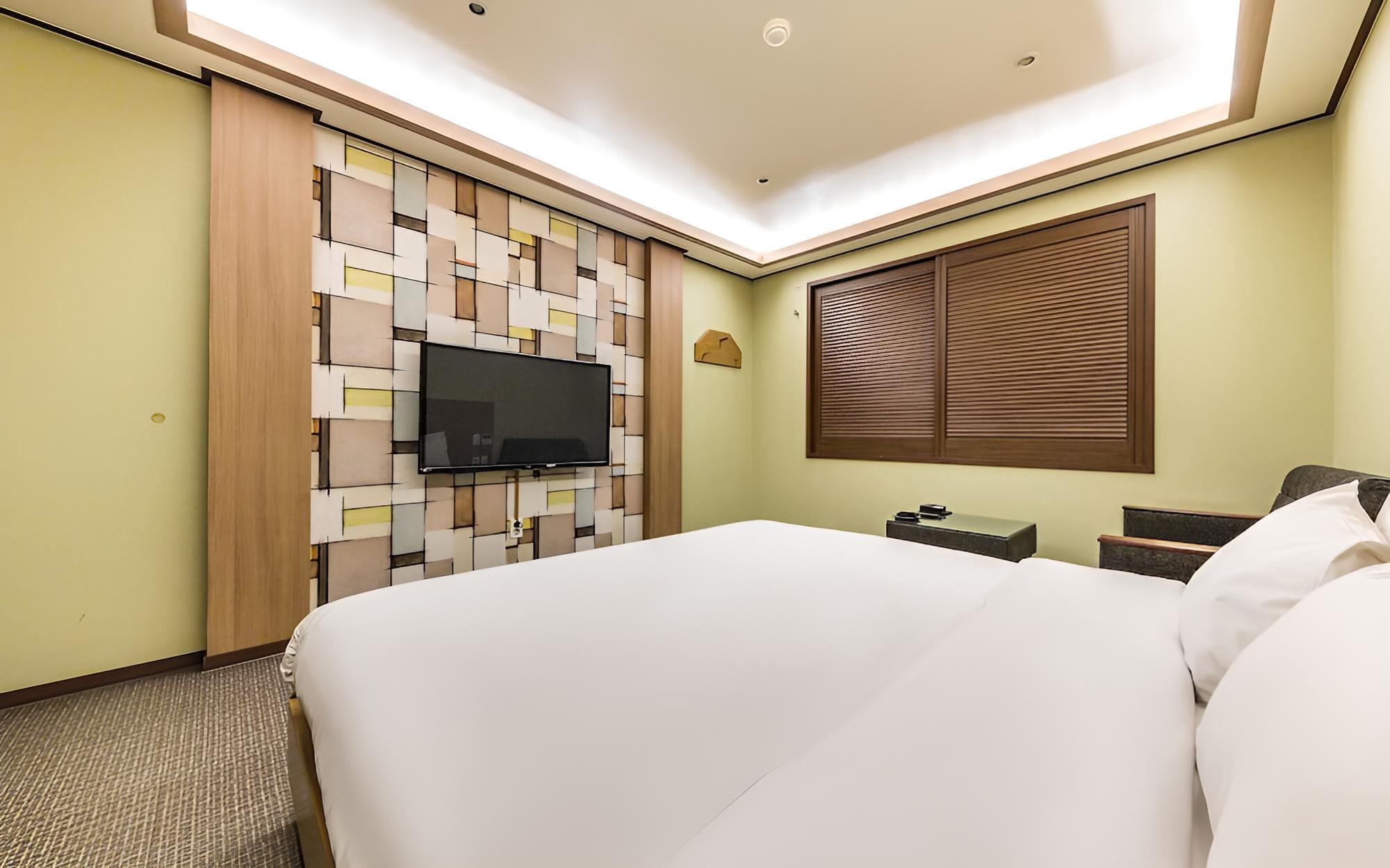 Room (DOUBLE (Bathtub Availability Random A) - Photo 12