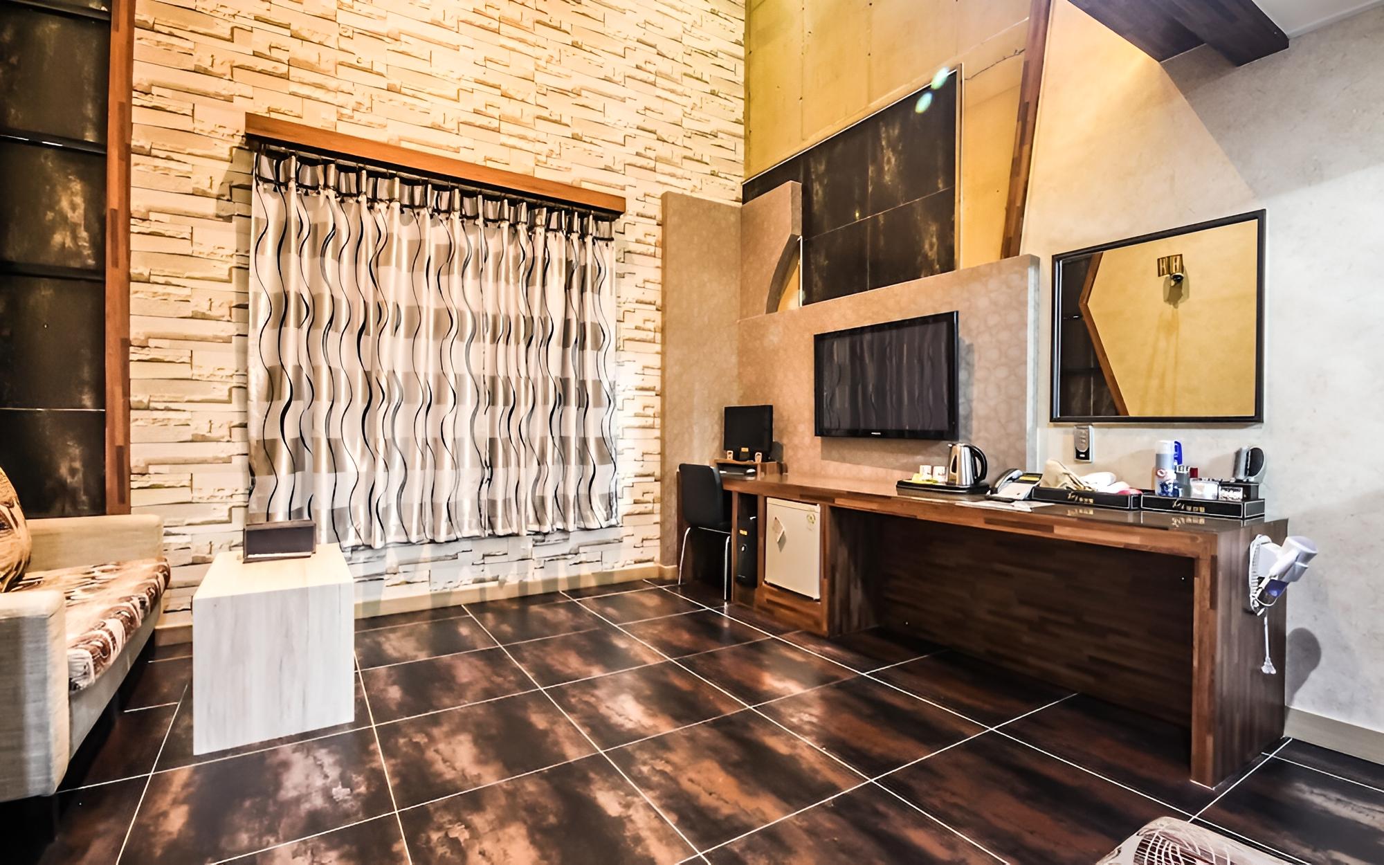 Room (Drive-in VIP room (multiple floors)) photo 2