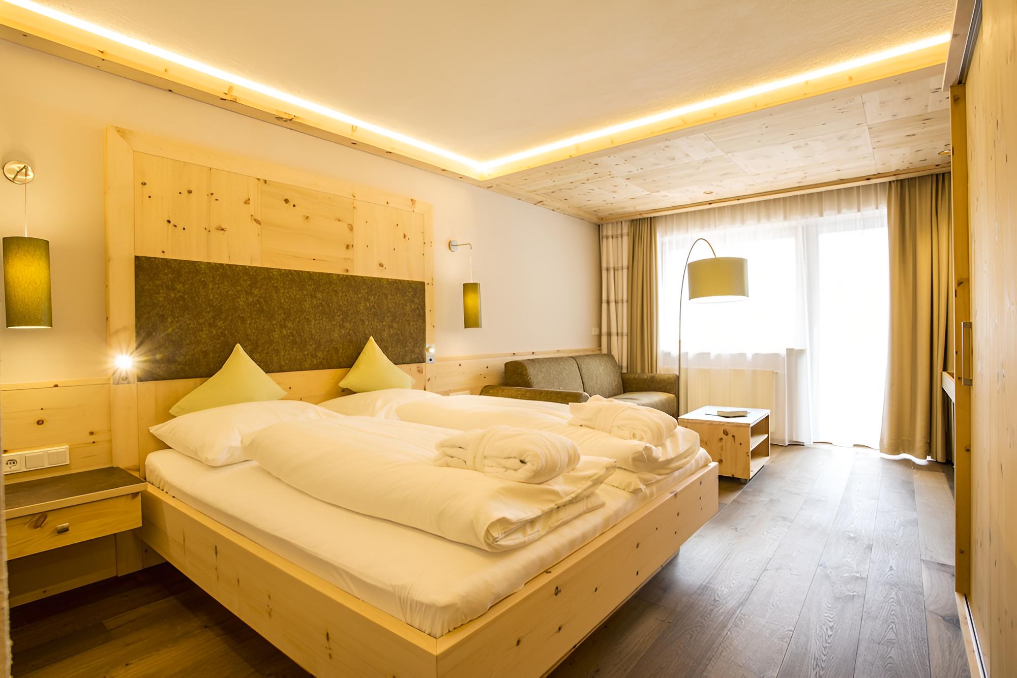 Double Room, Balcony, Mountain View (Zirbenzimmer)