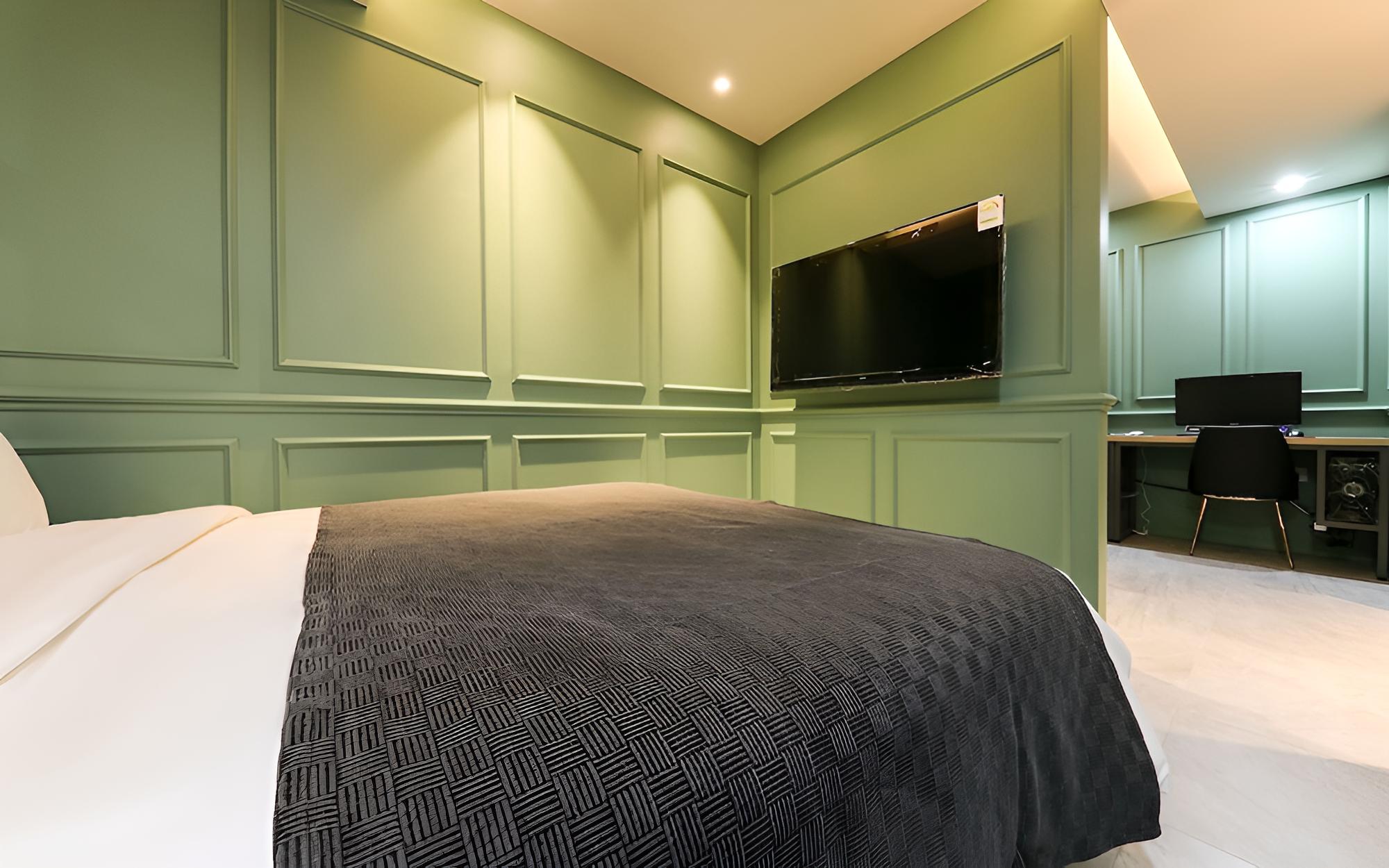 Room (Couple PC Room)