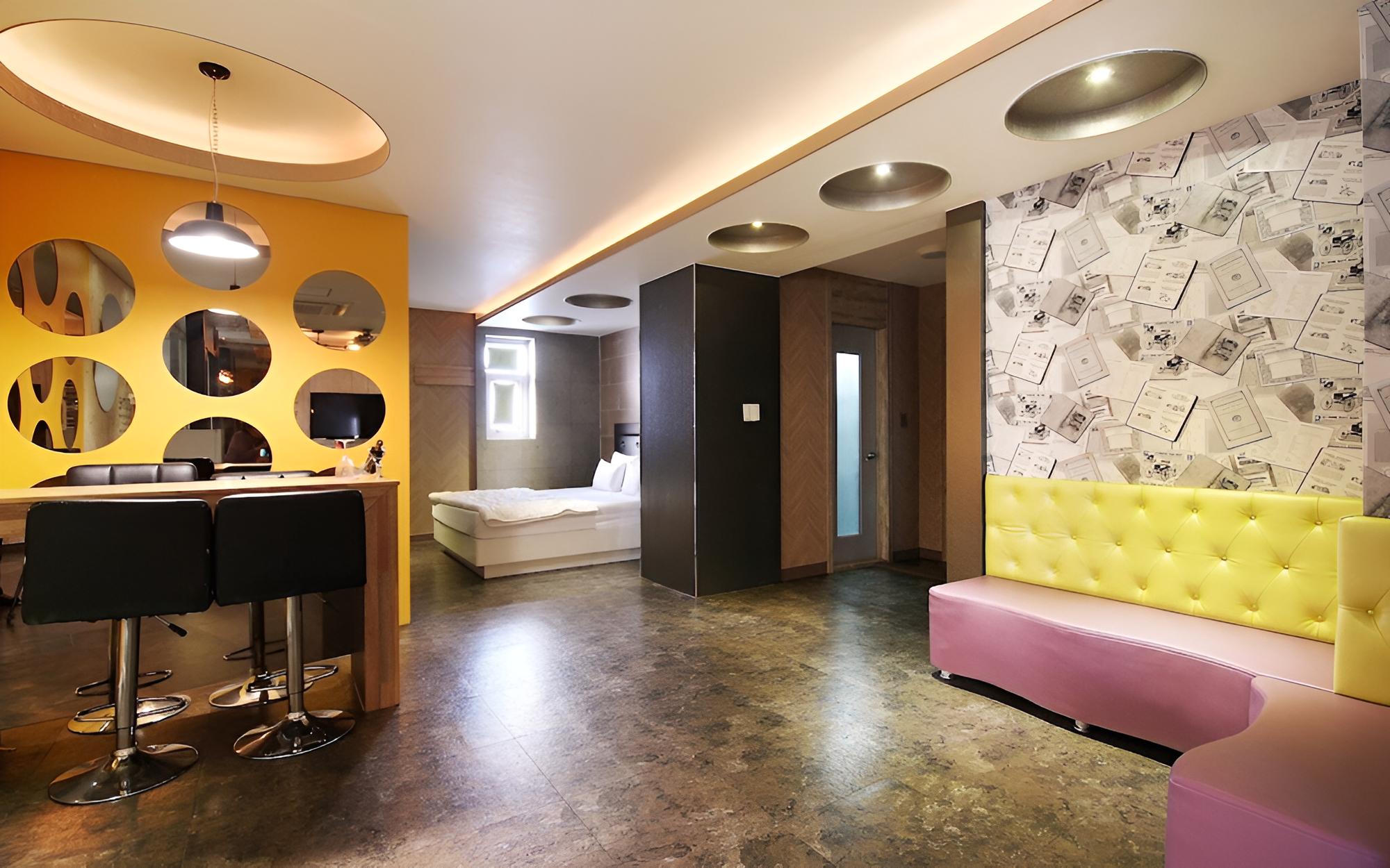 Room (Grand Terrace Room(Netflix Bathtub) () - Photo 8