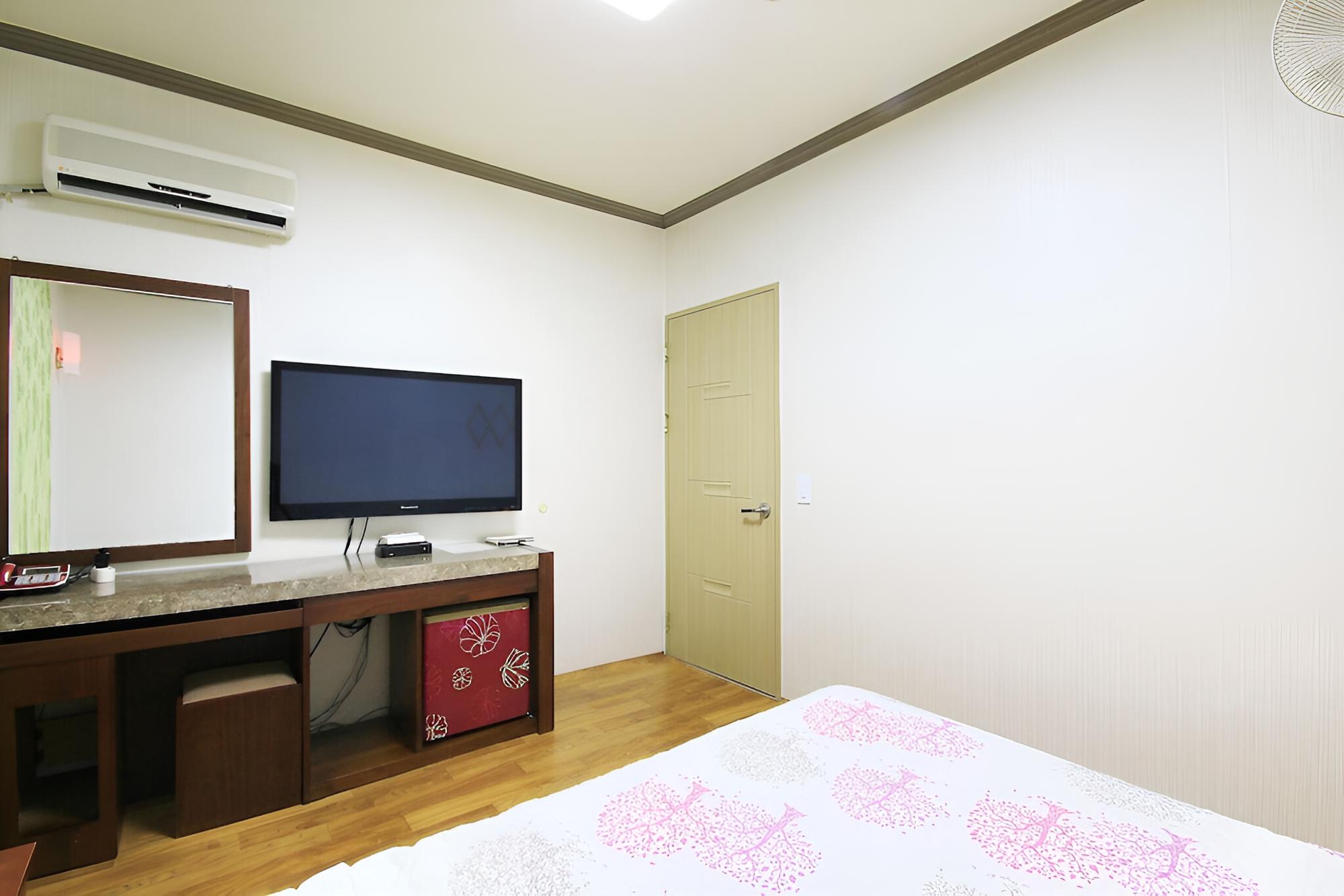 Room (Standard Room) - Photo 6