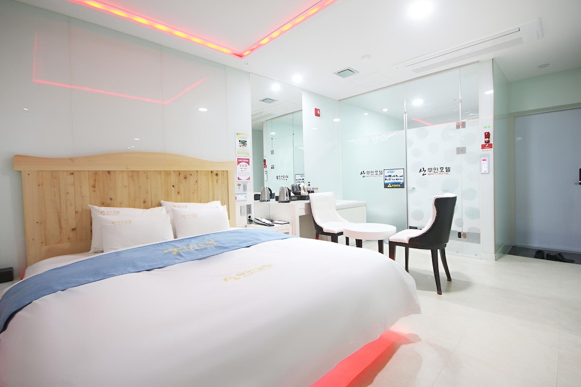 Room (White (styler air purifier whirlpool )