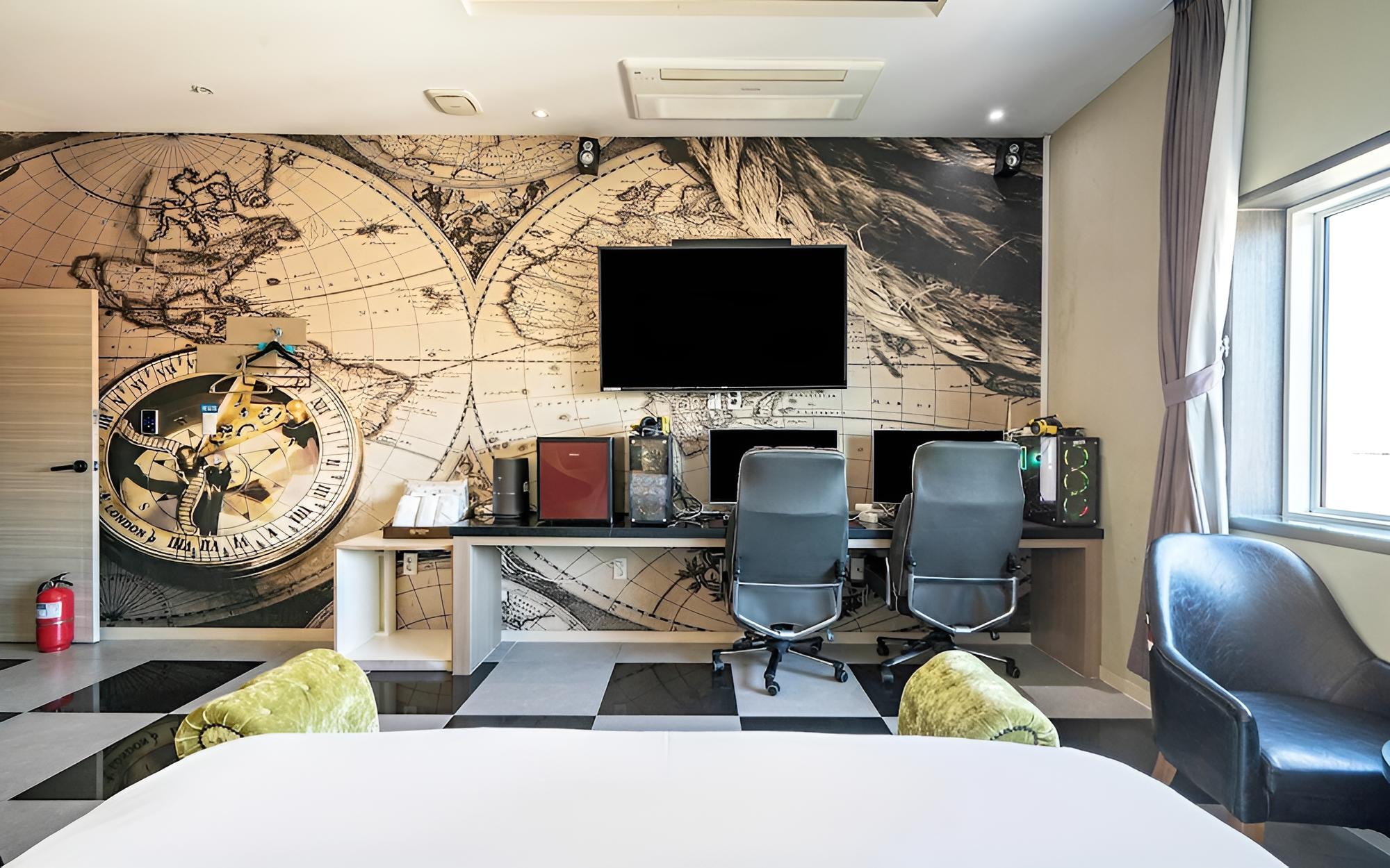 Room (Ultra gaming PC room (2 RTX 2080 grap)