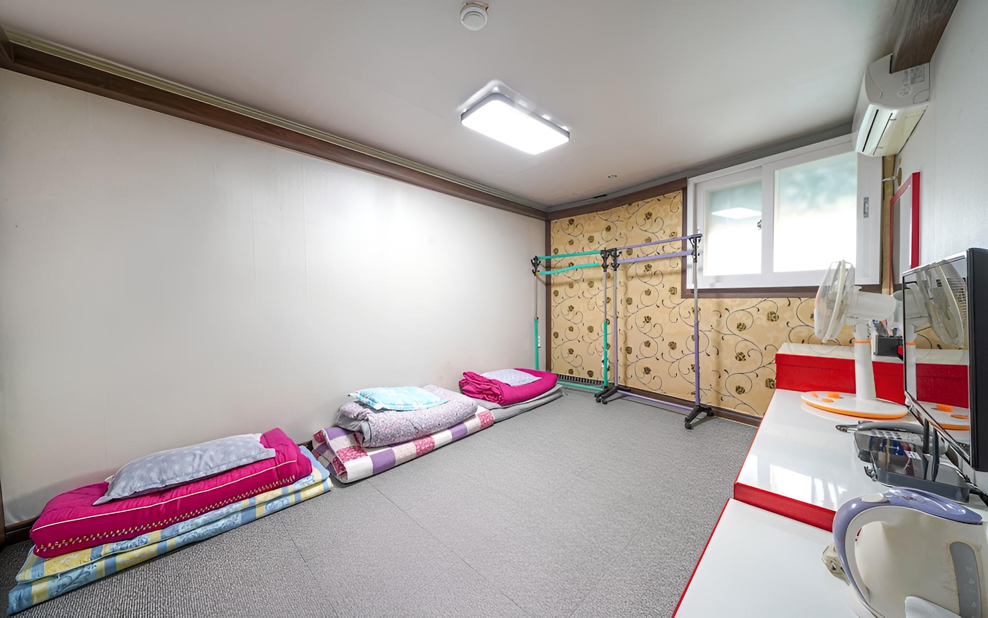Room (Ondol Room)