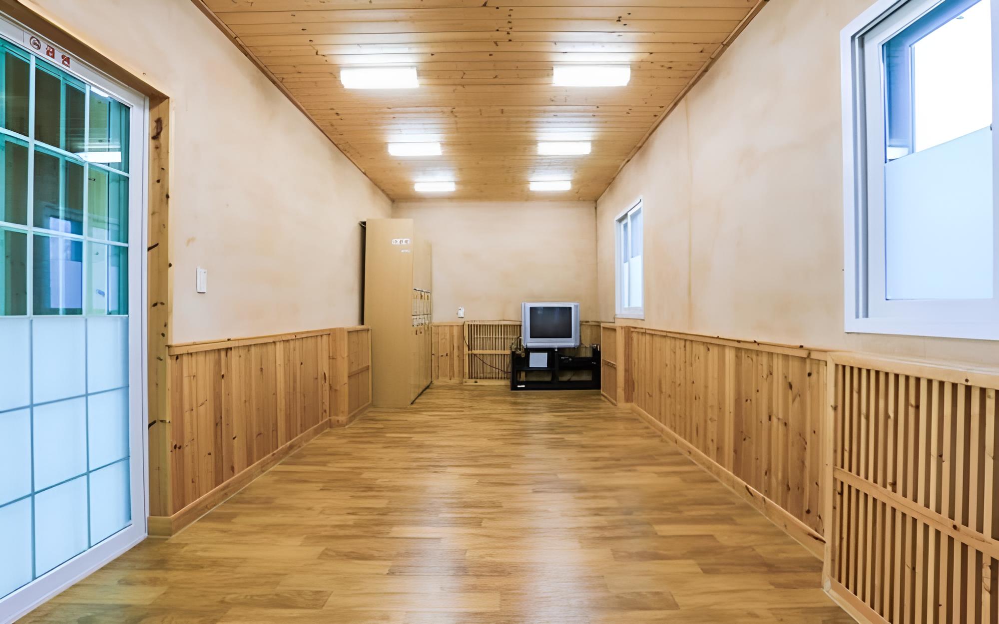 Room (Yeonhwabong (Unshared House))