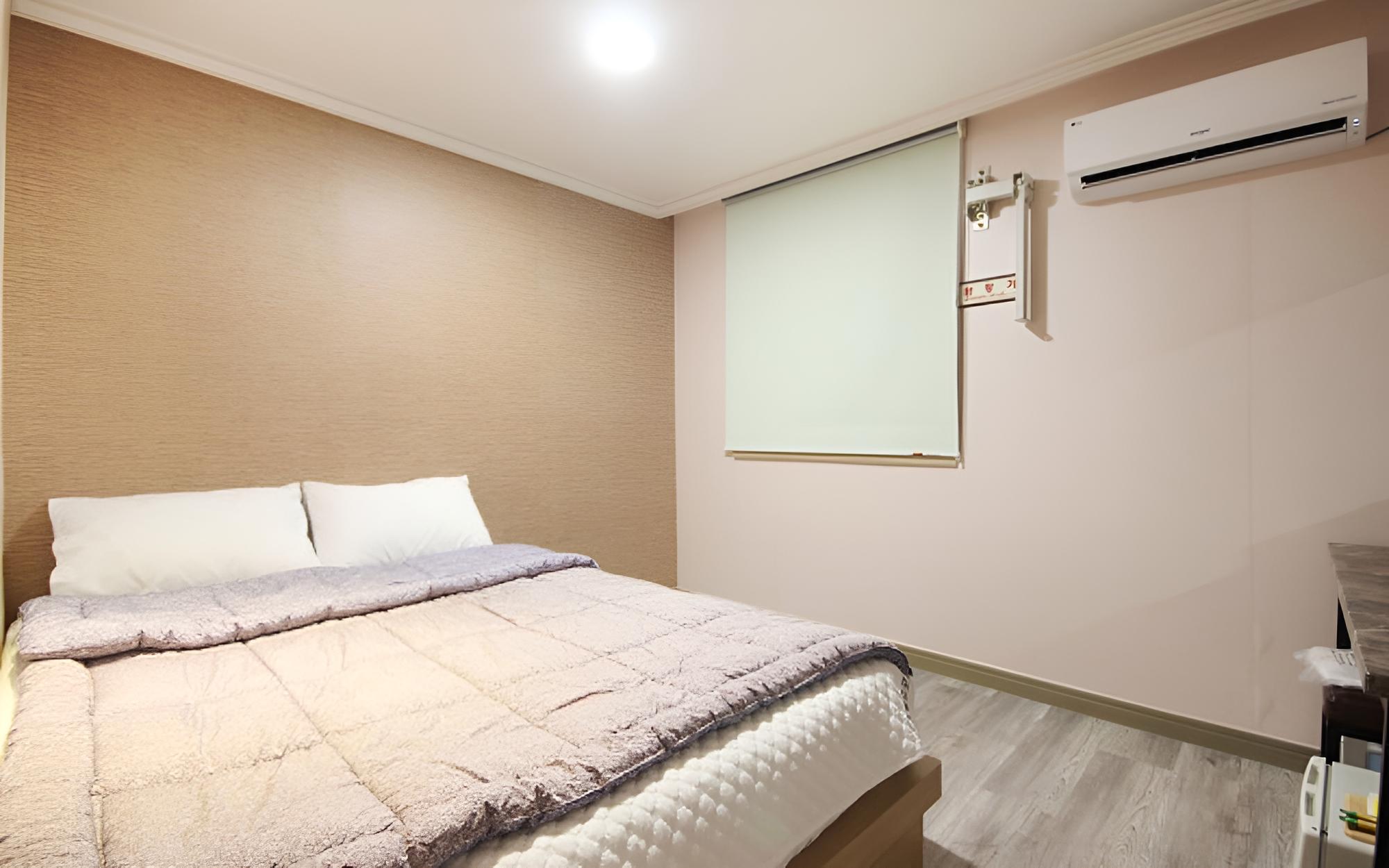 Room (Standard A (No Parking For 2 Netflix))