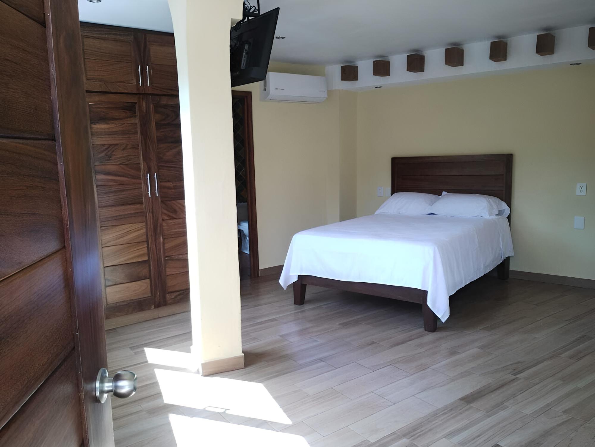 Traditional Room, 1 Queen Bed