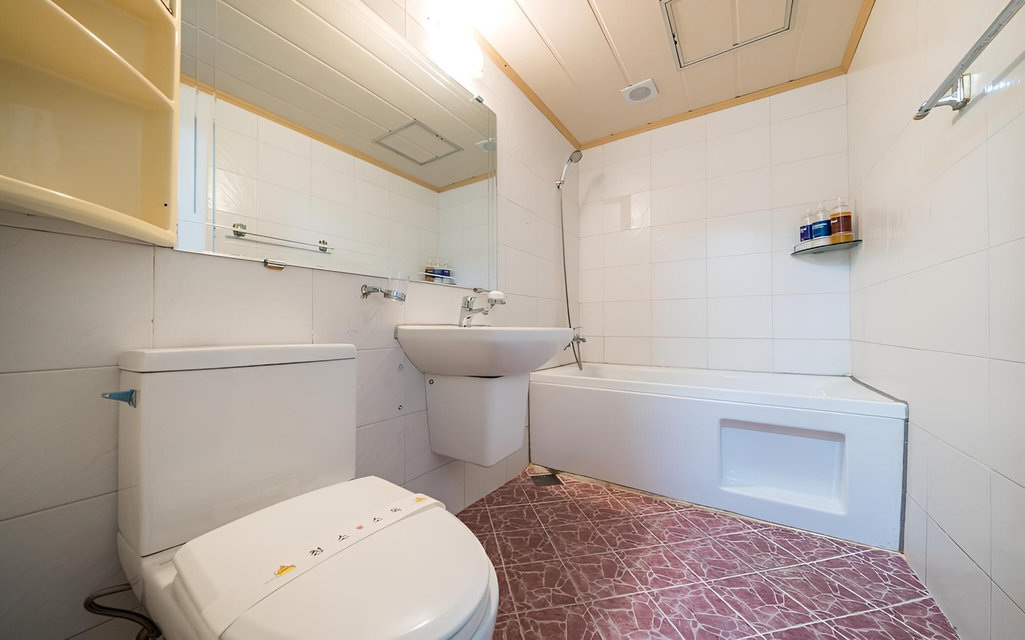 Room (Standard Room B)