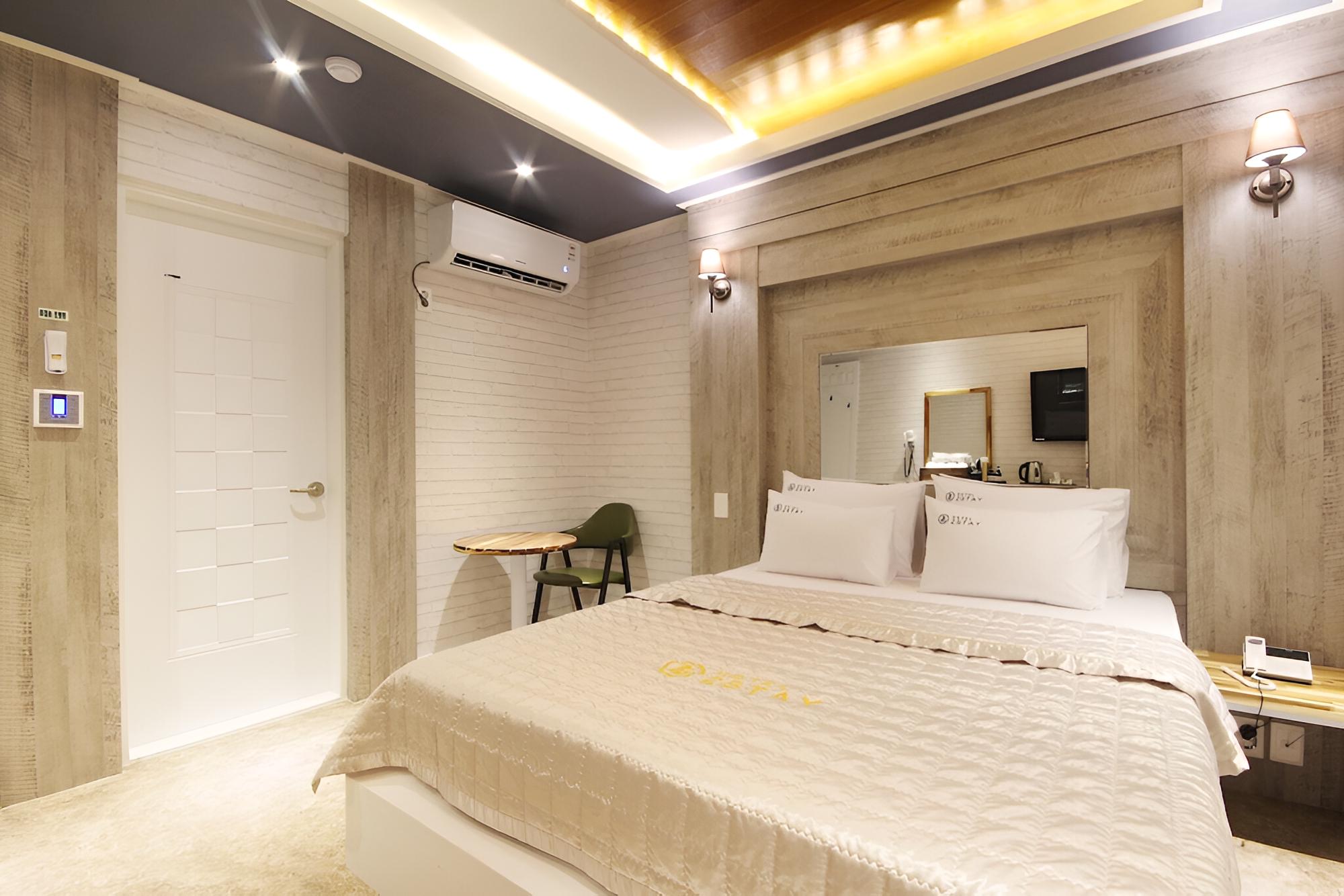 Room (Standard - Inquiry at the front of th) - Photo 1
