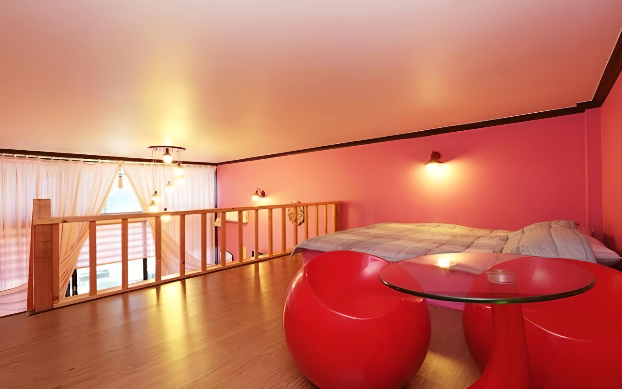 Room (No 201 )