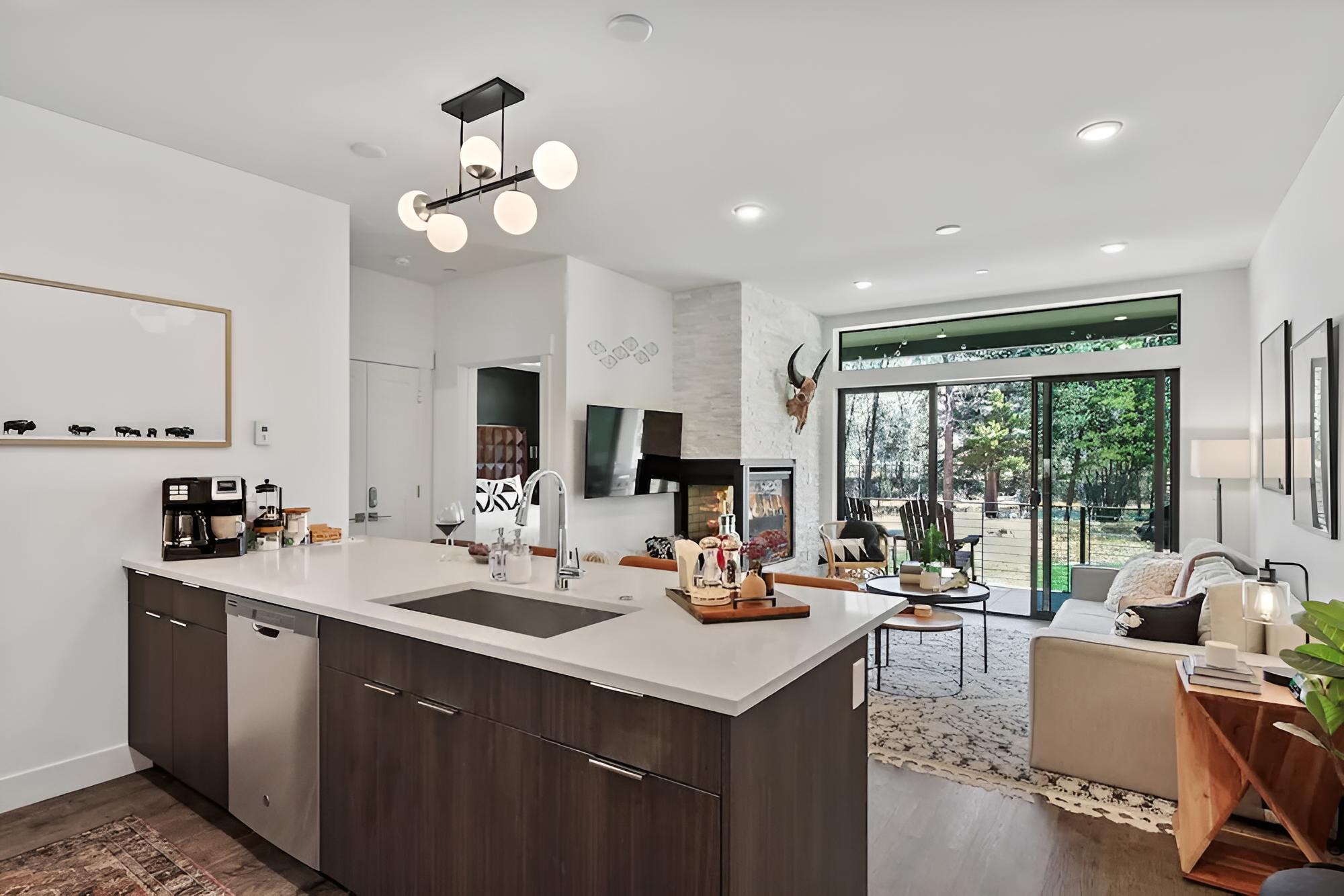 New Luxury Condo River View Sounds Patio Hot Tub, Bilde 9