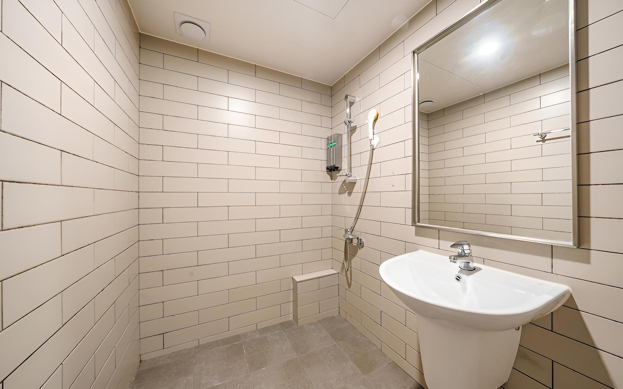 Room (VIP Room - Advance car parking availa)