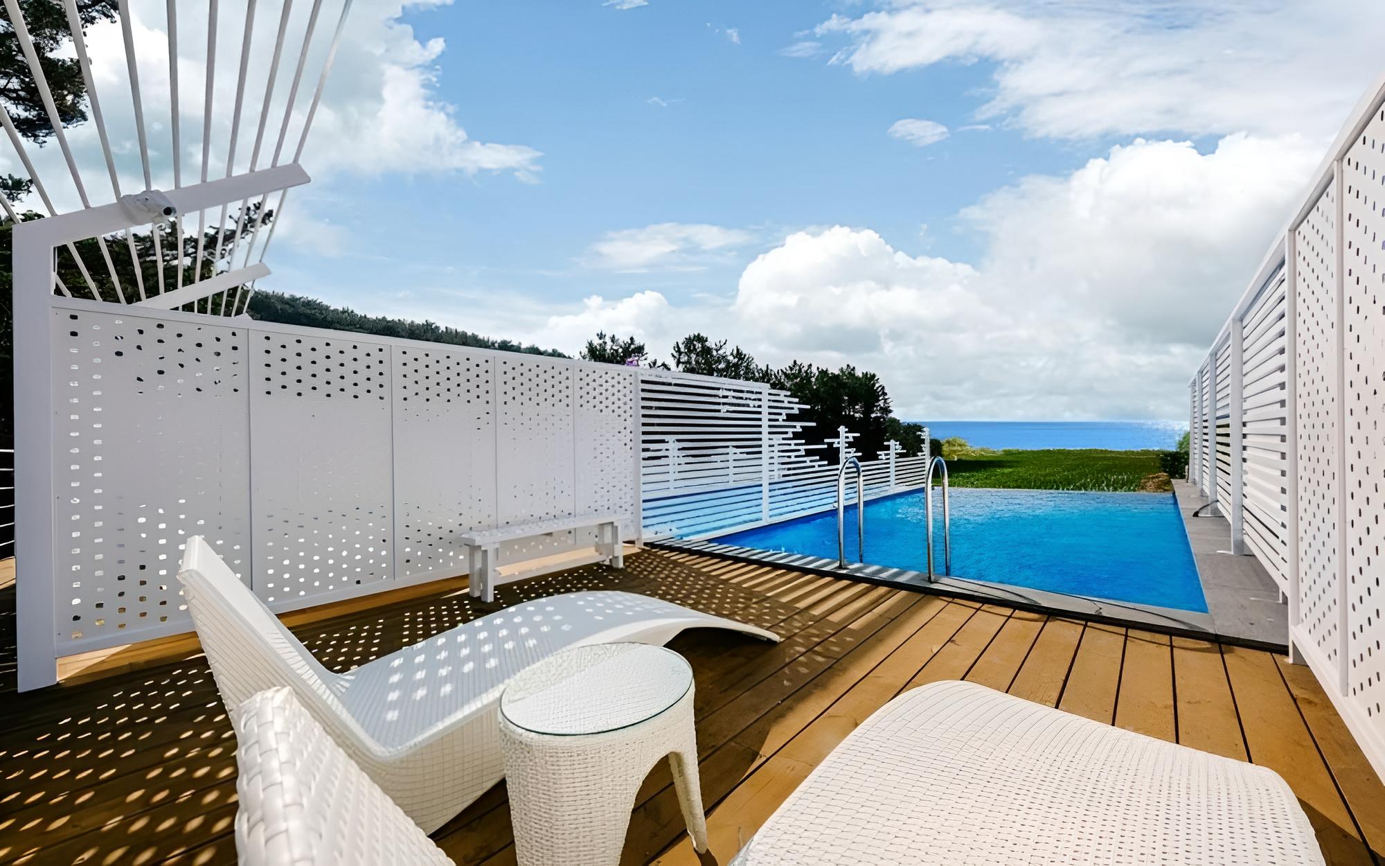Room (Outdoor Pool Duplex Room 201)