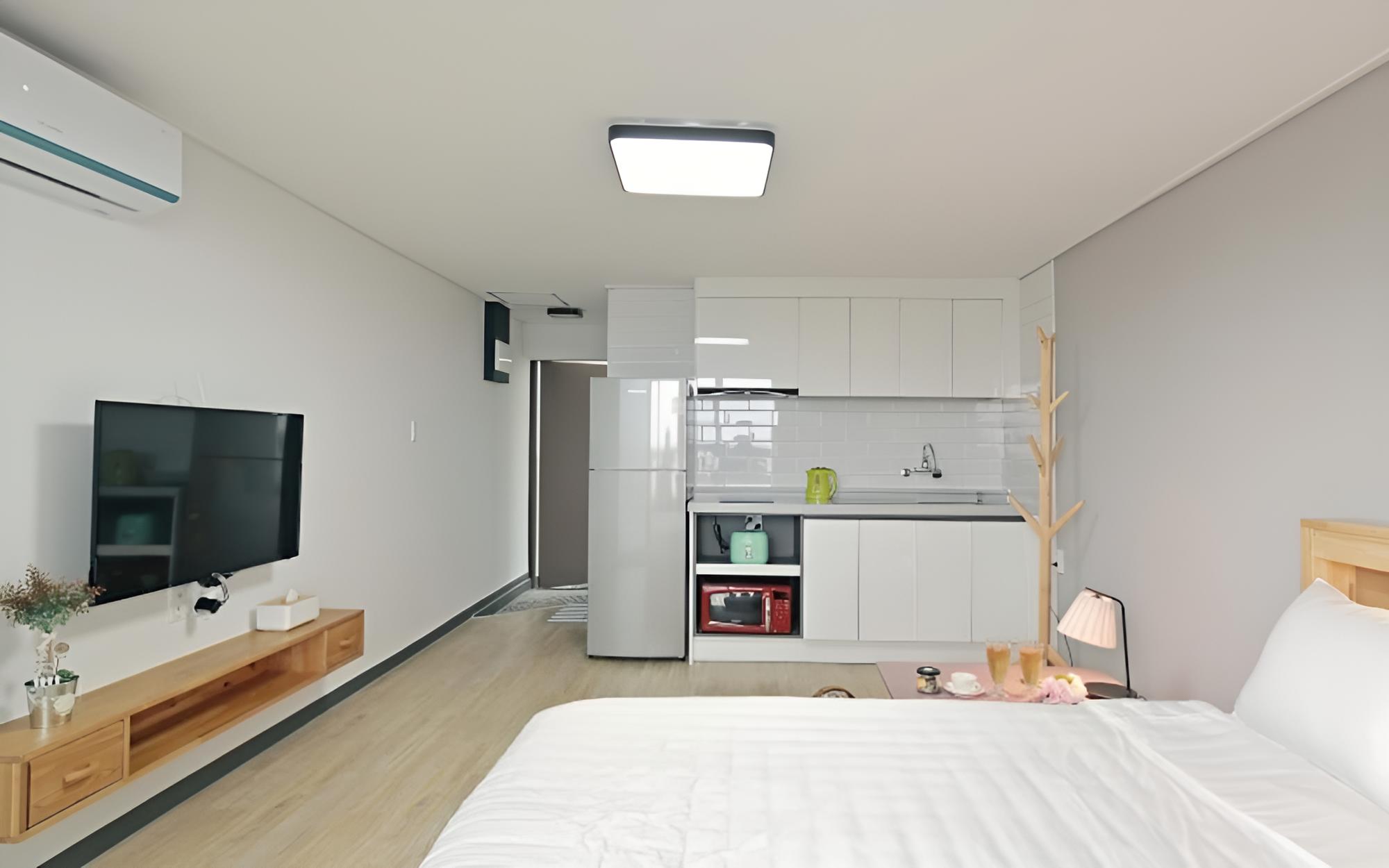 Room (3-C) - Photo 3