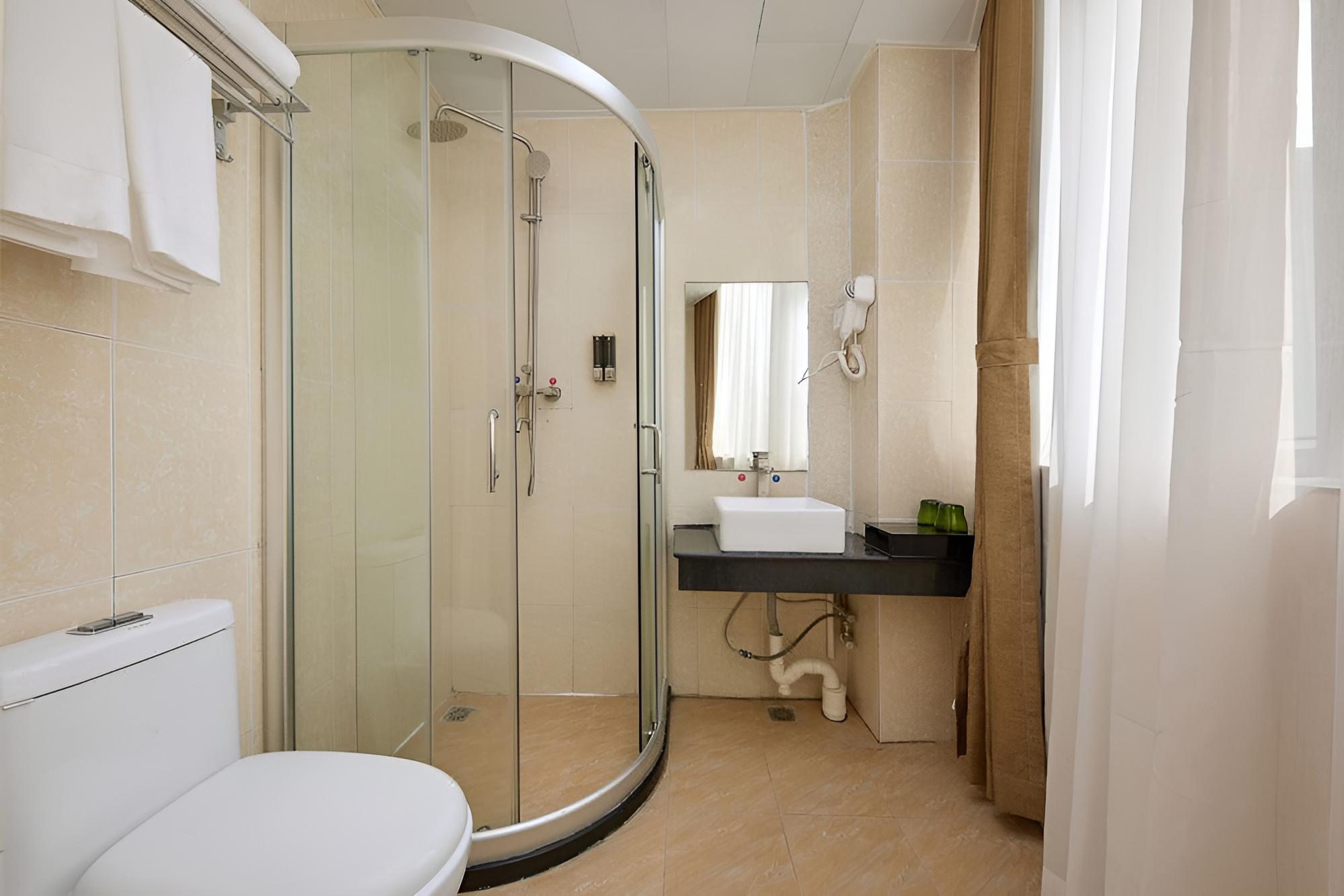 City Triple Room