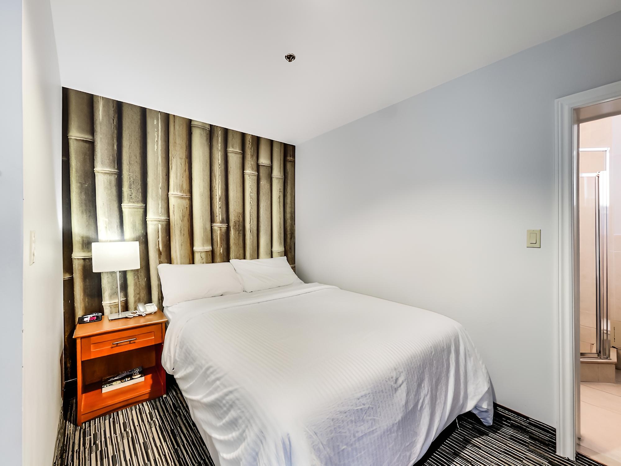 Standard Room, 1 Queen Bed