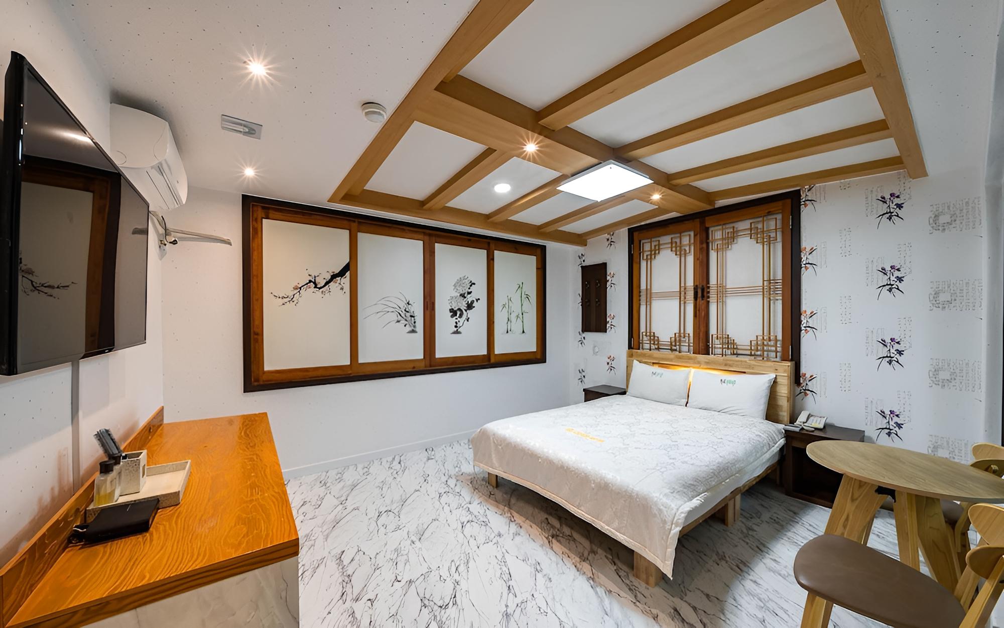 Room (Korean Pavilion (Netflix available - )