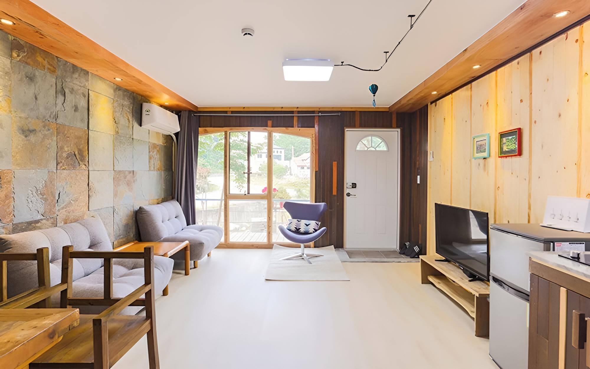 Room (Summer (one-room type))