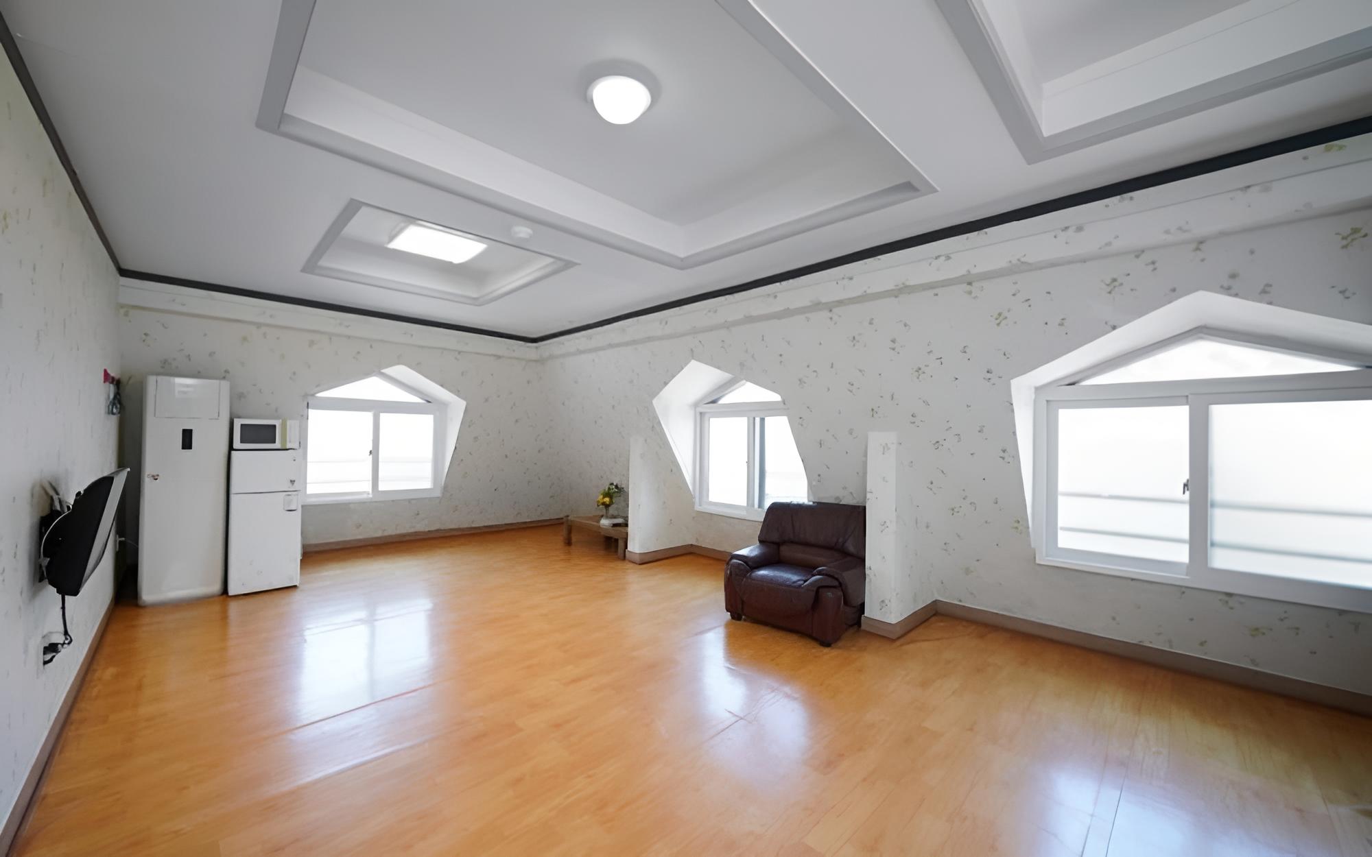 Room (Star 3)