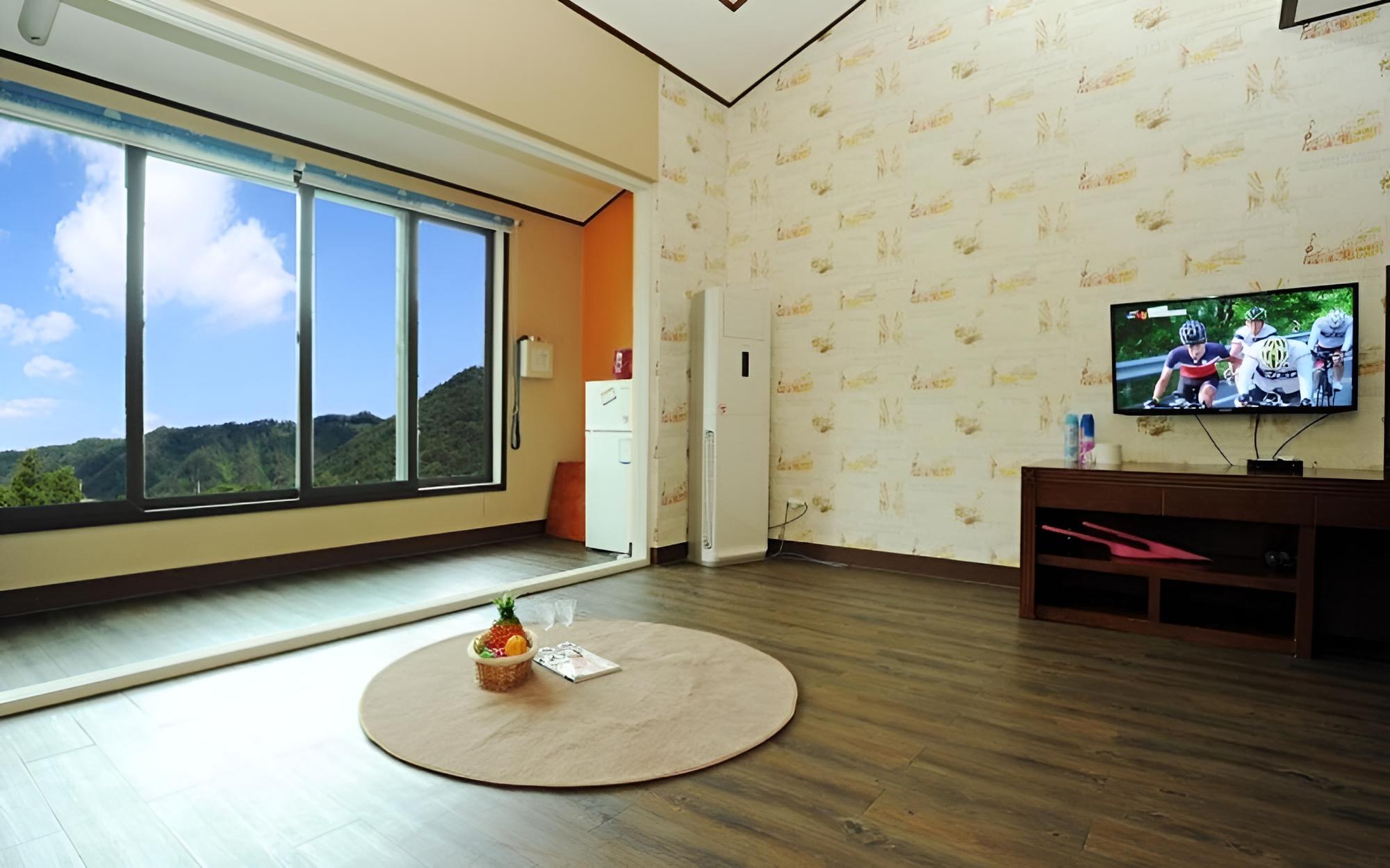 Room (Nori 25 pyeong (ondol double floor)-2)