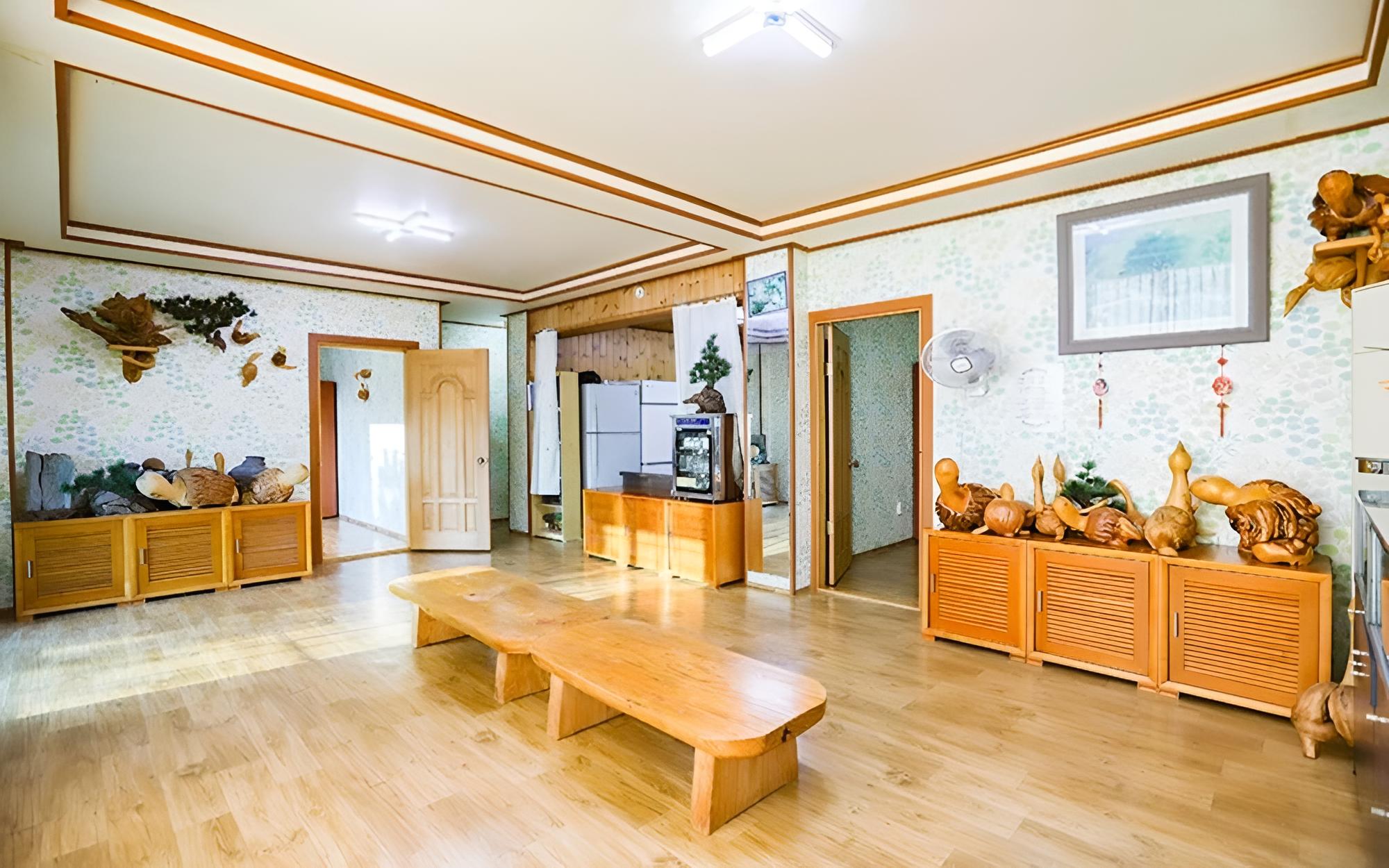 Room (Unshared House)