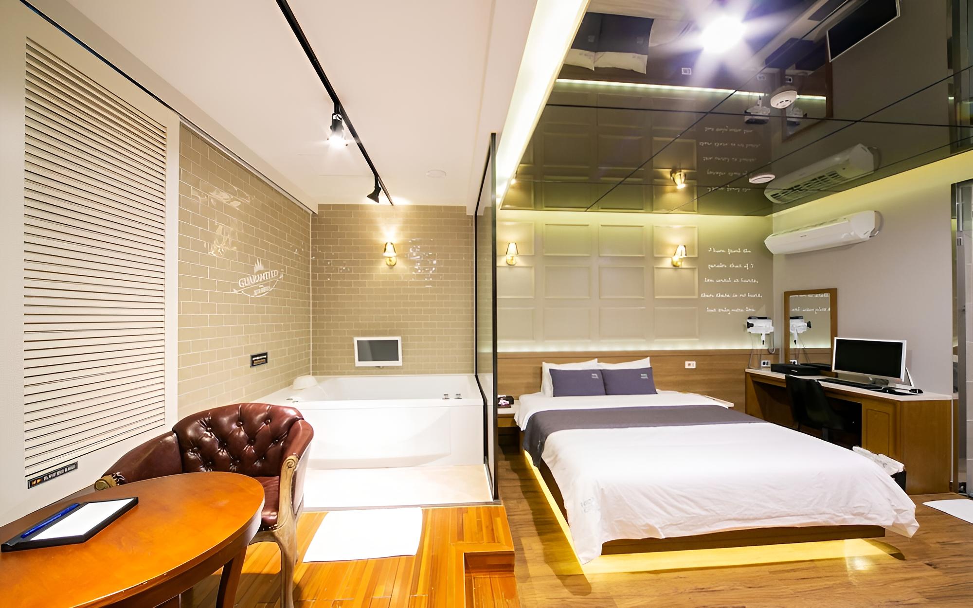 Room (VVIP (Netflix personal account Large ) - Photo 7