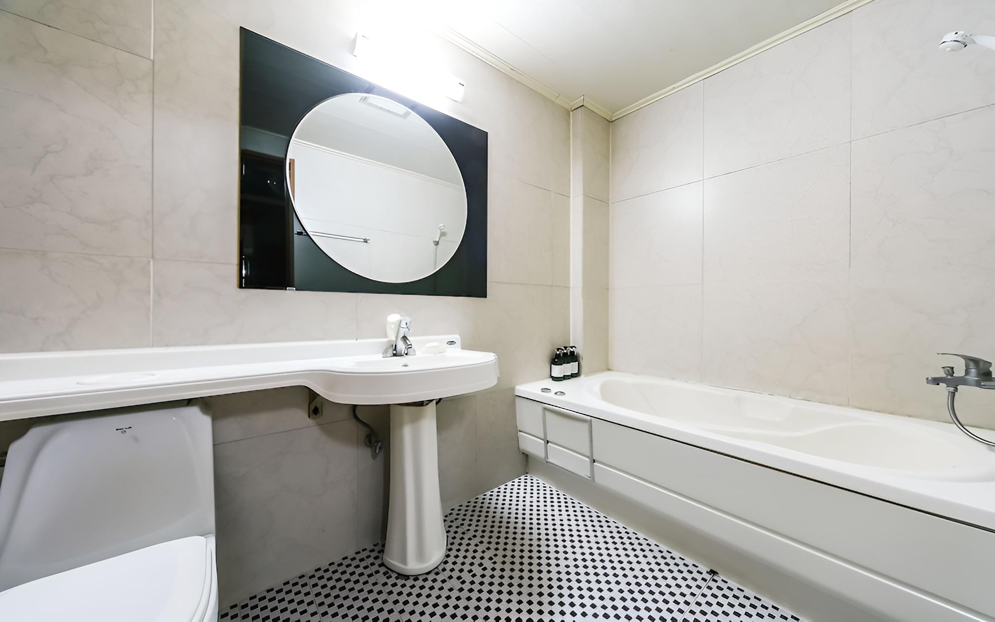 Room (Junior Suite (2 queen beds/2 spare be) photo 3