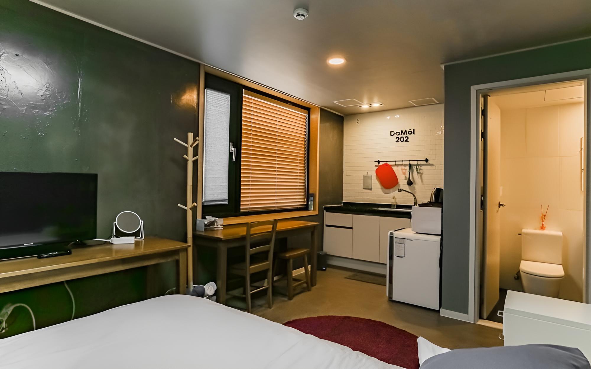 Room (Standard 2 (Damol 2))