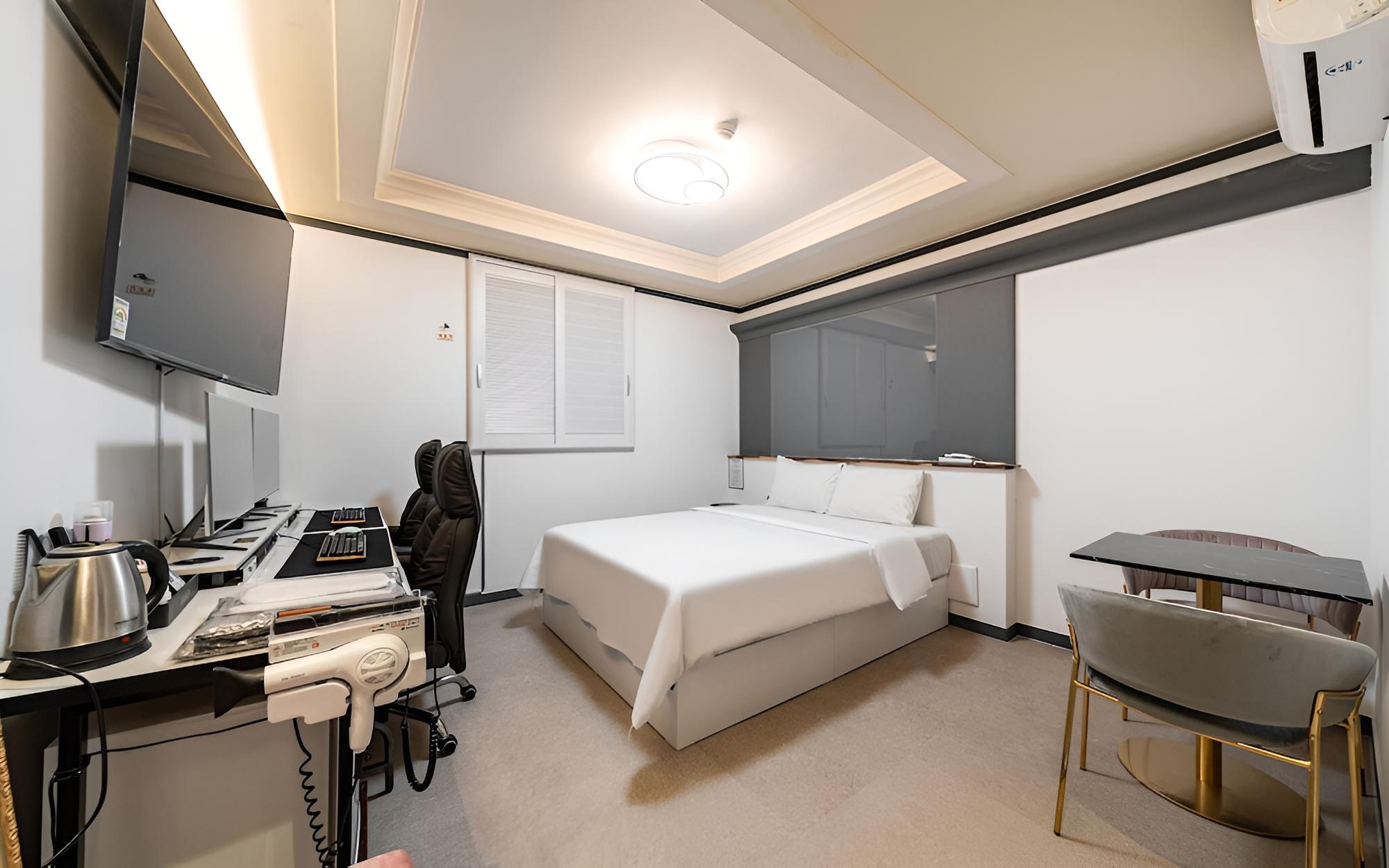 Room (MAX Premier PC -Late departure (i5 10)
