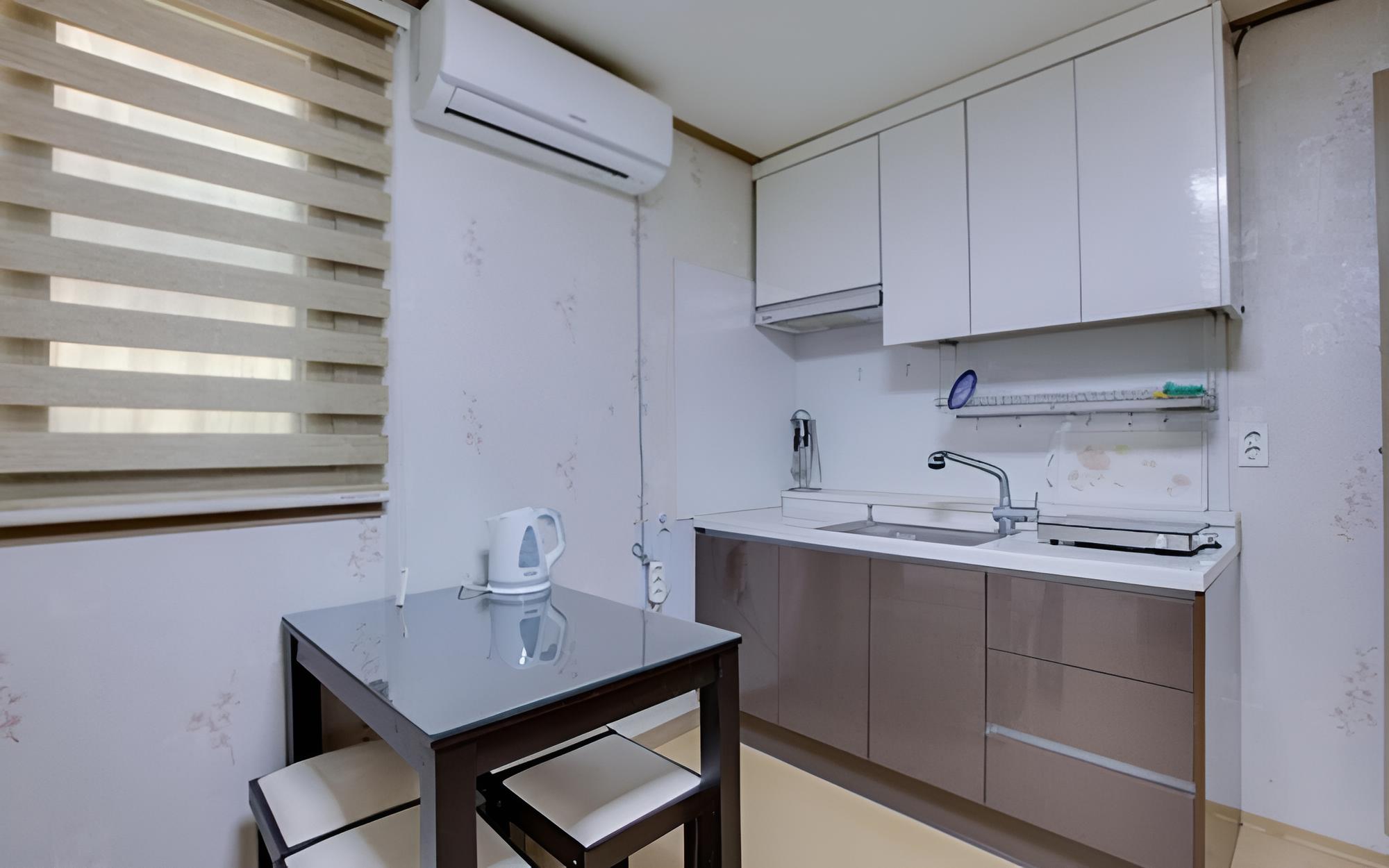 Room (Room 101 (Duplex)) - Photo 2