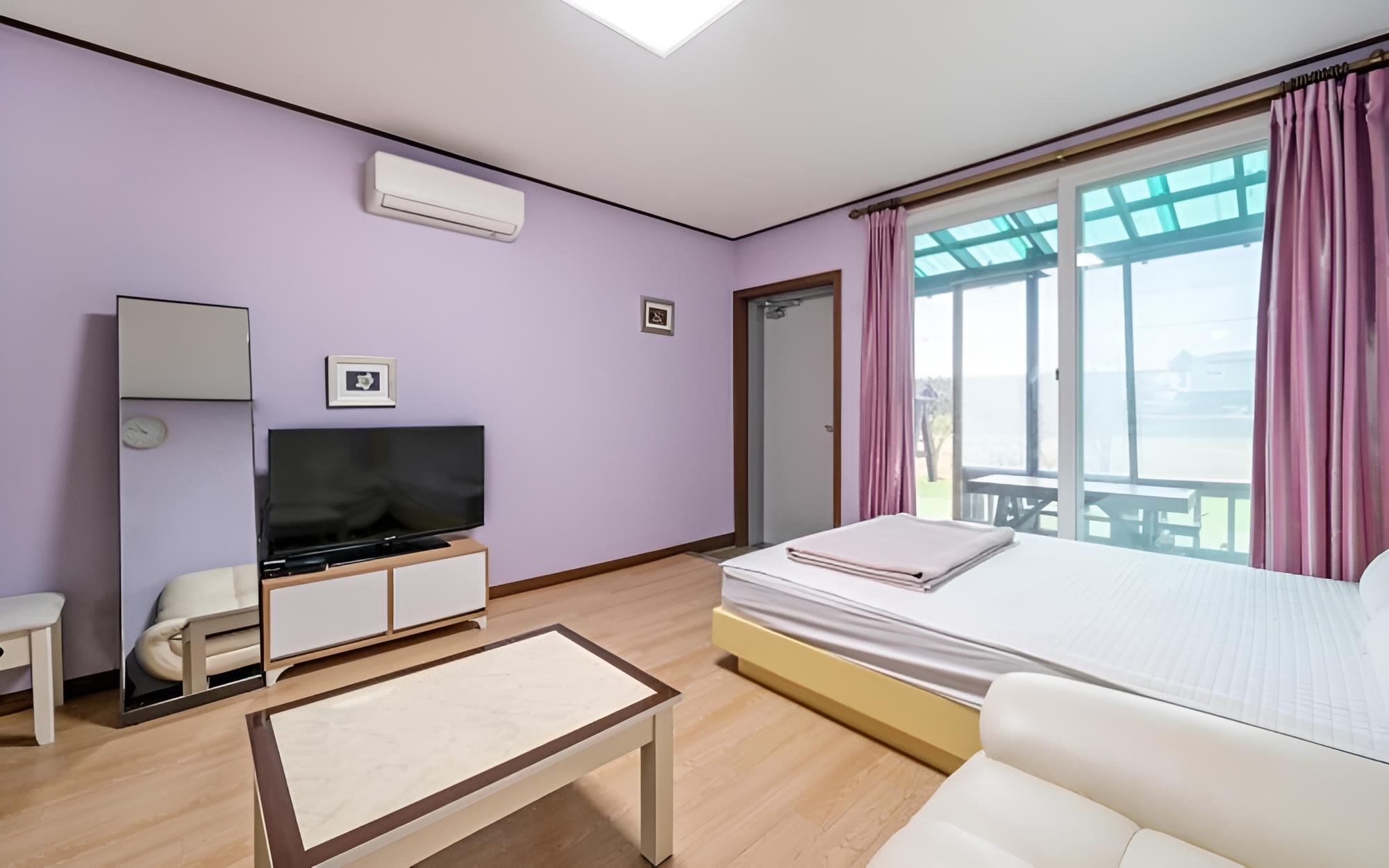 Room (Eolleji (Studio))