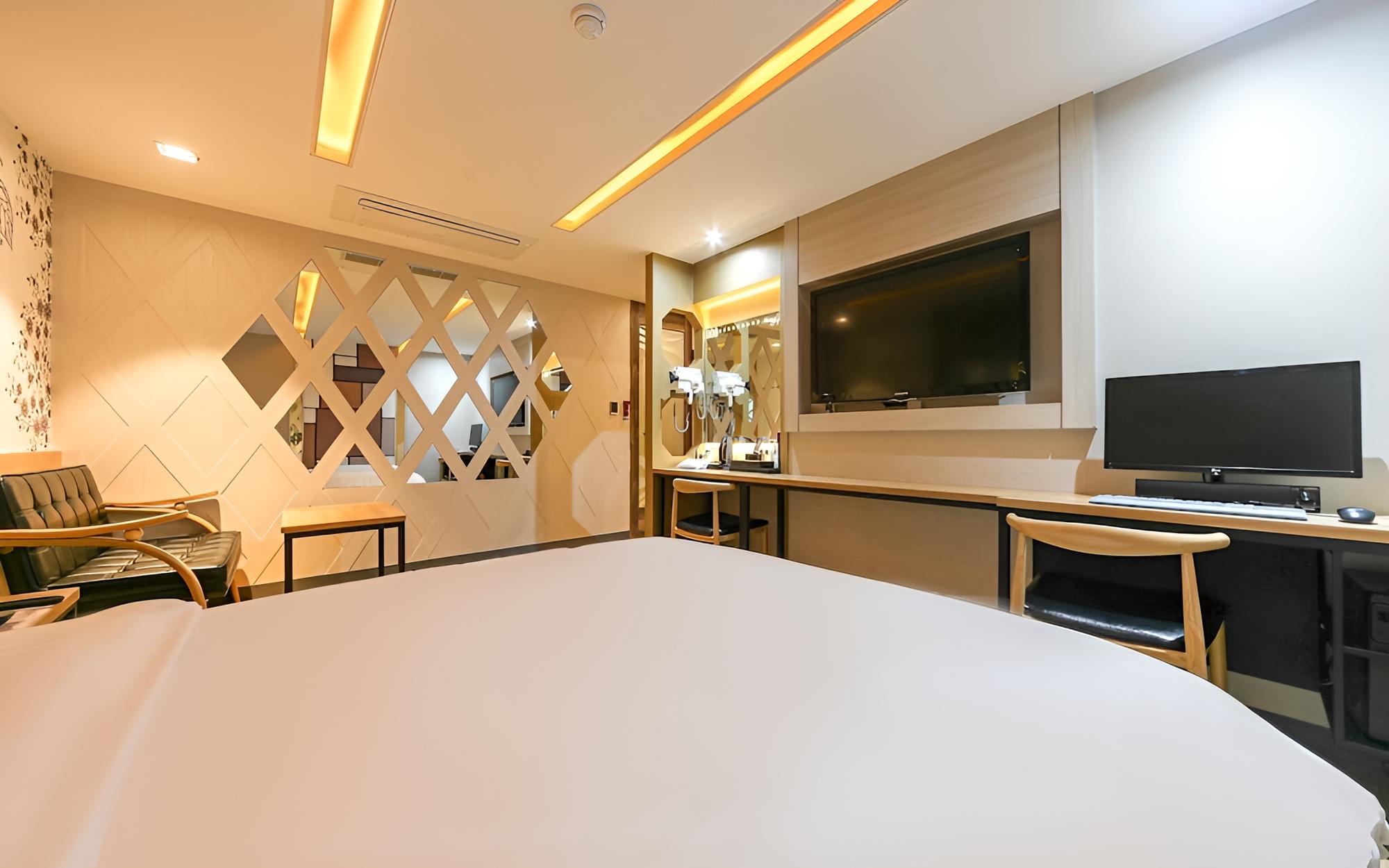 Room (Standard-Gaming Room (Netflix availab)