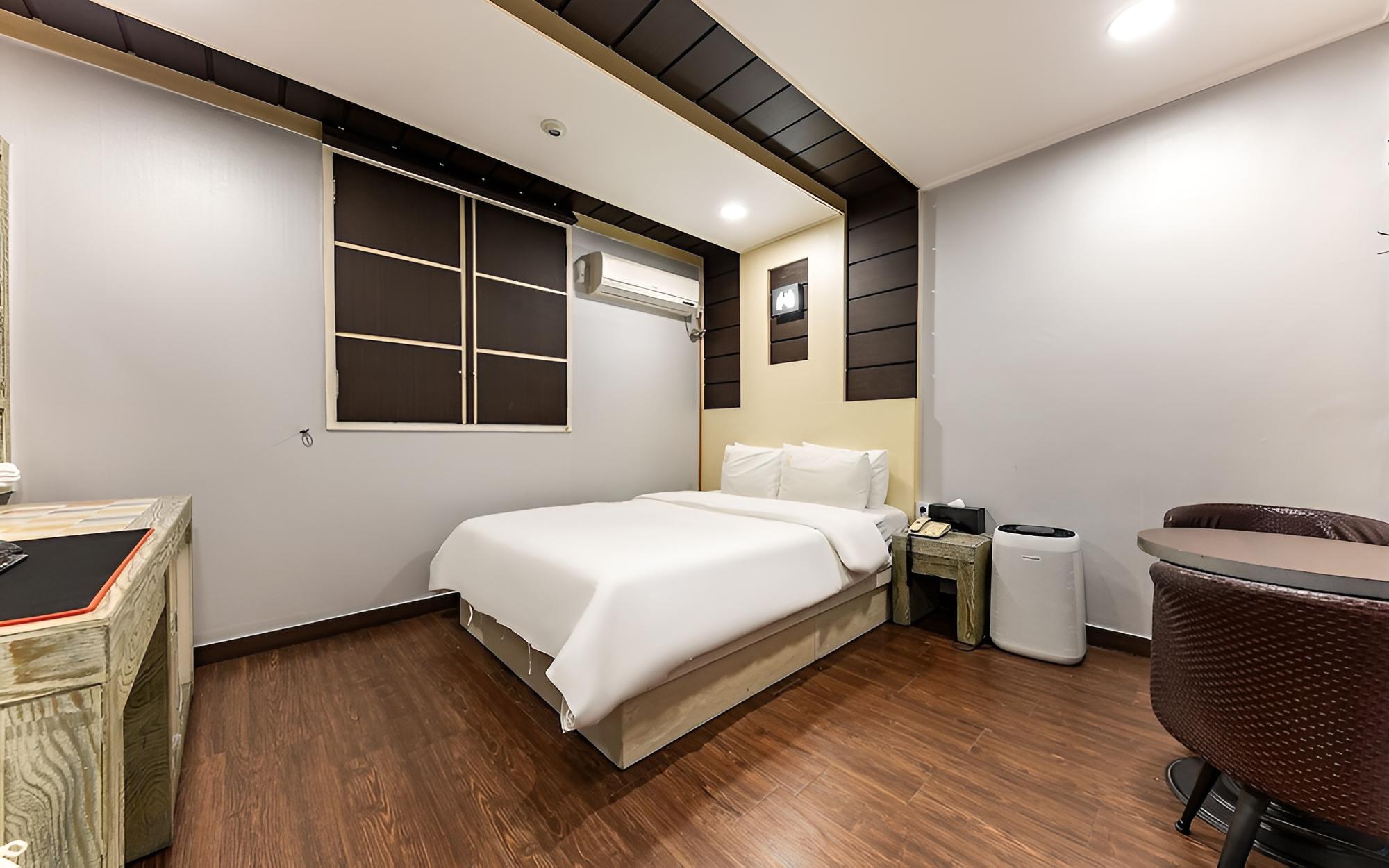 Room (Marilyn Monroe)