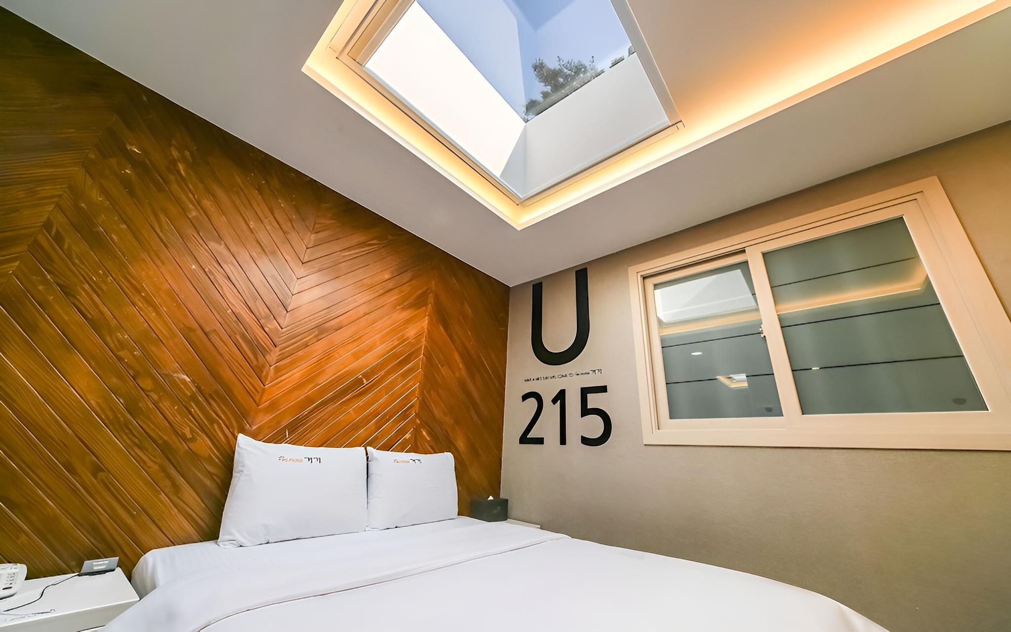 Room (Sky-opening rooms)