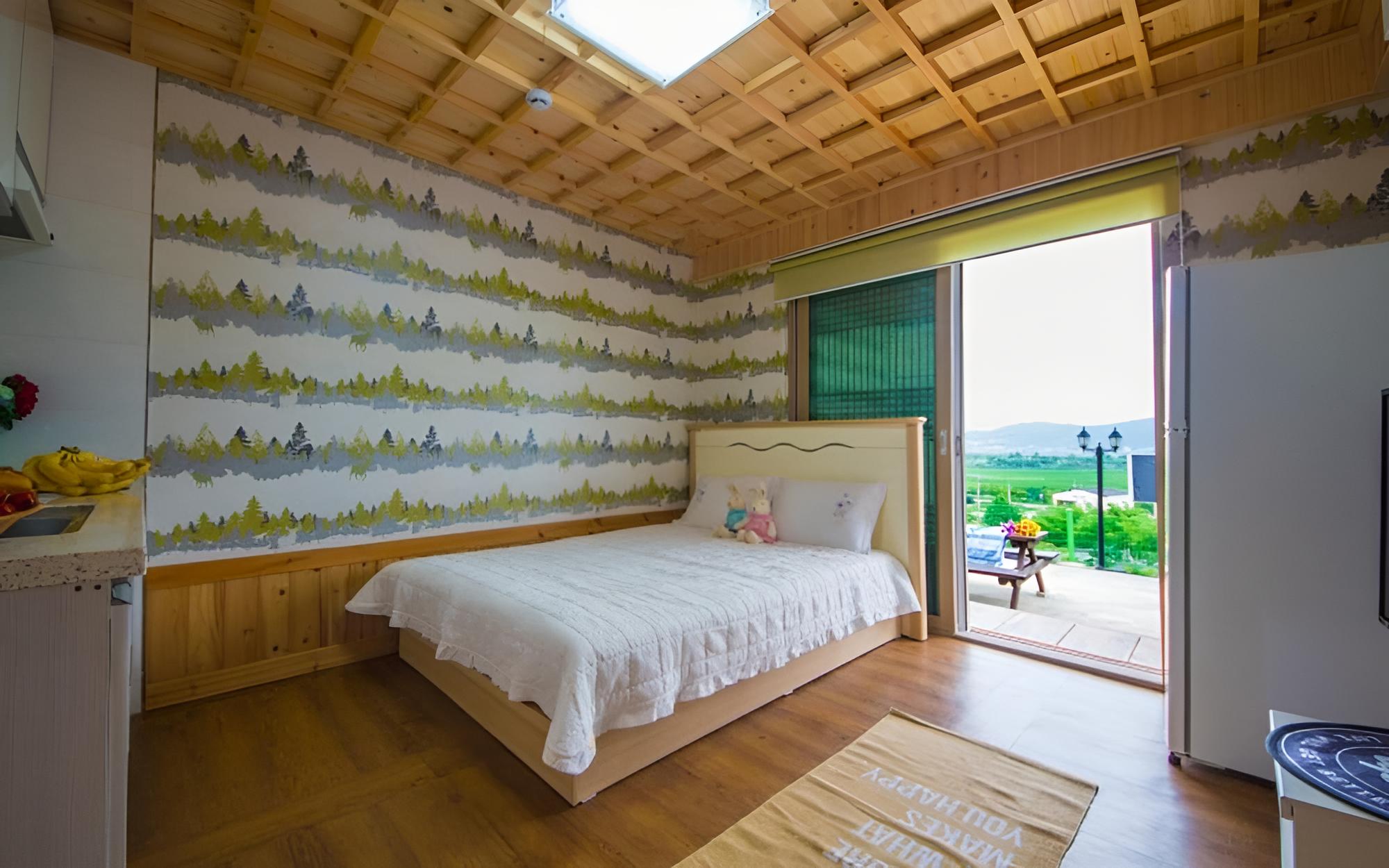 Room (Reed)
