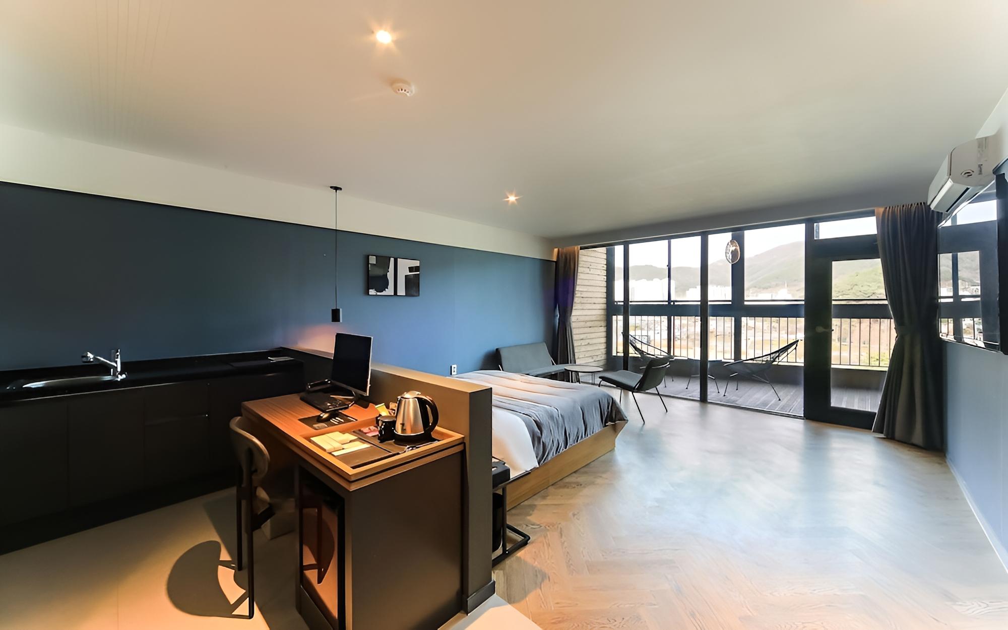 Room (Suite terrace (free Netflix viewing ()