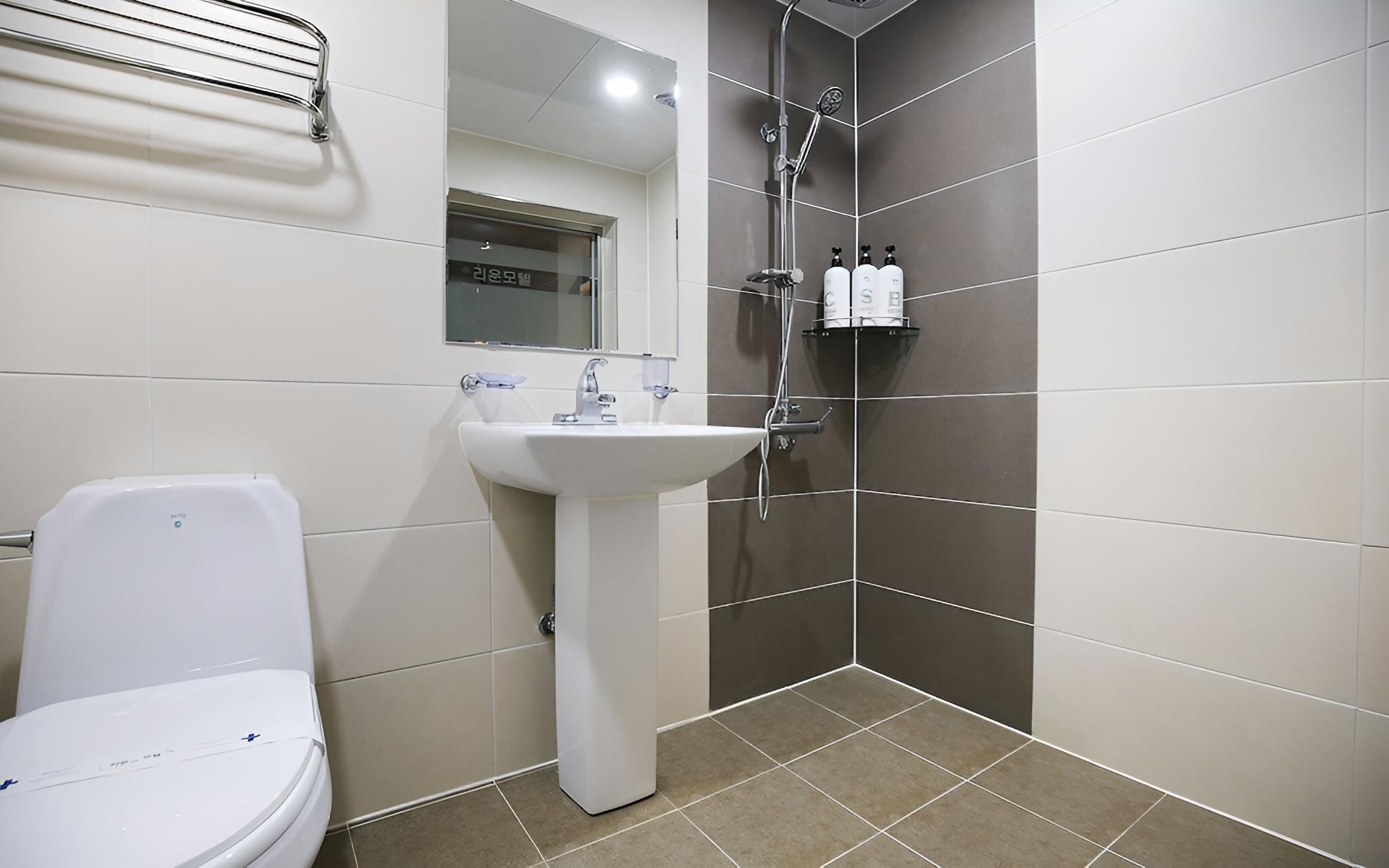 Room (Suite)