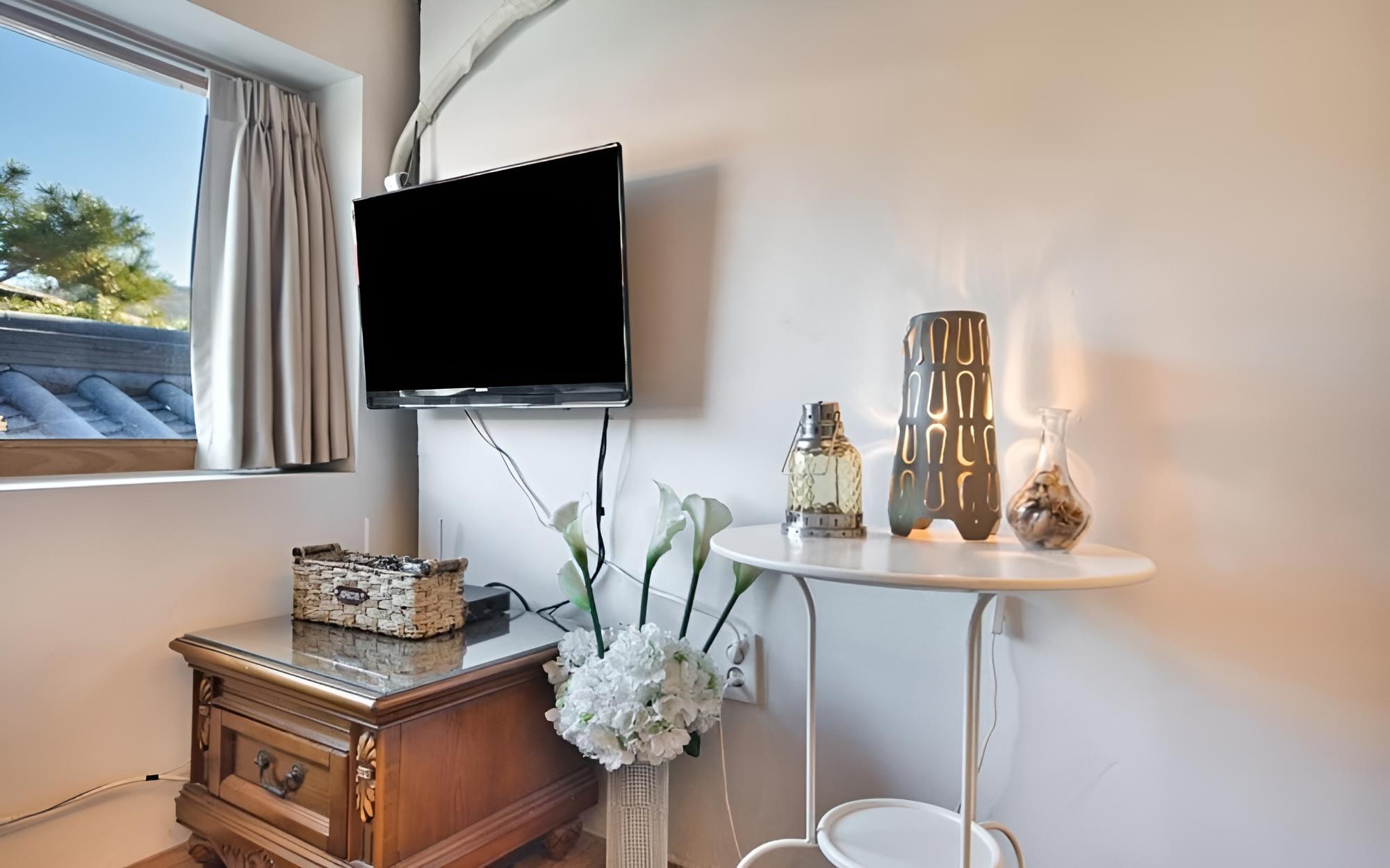 Room (Maple) - Photo 1