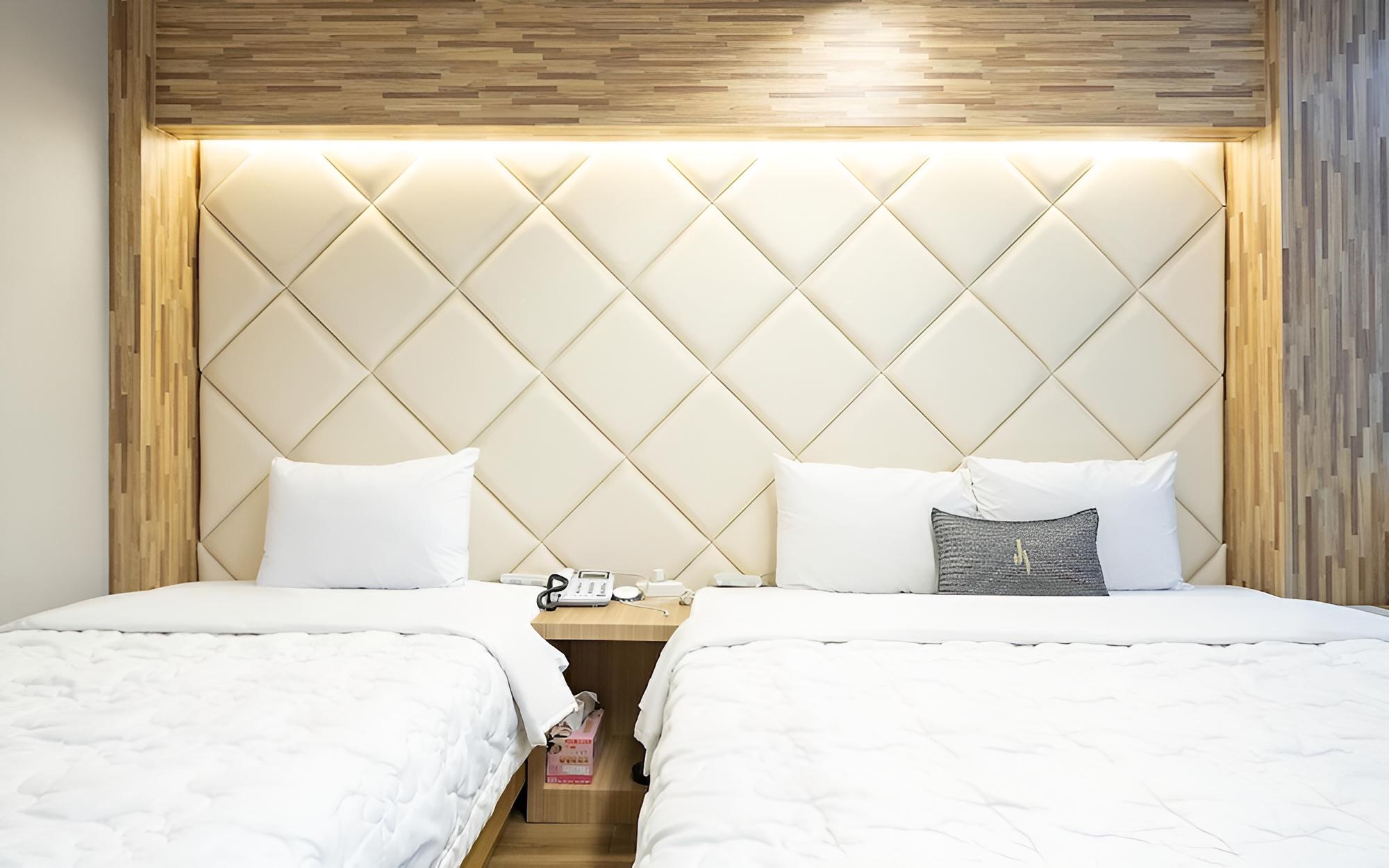 Room (VIP (twin bed / Netflix available)) photo 3