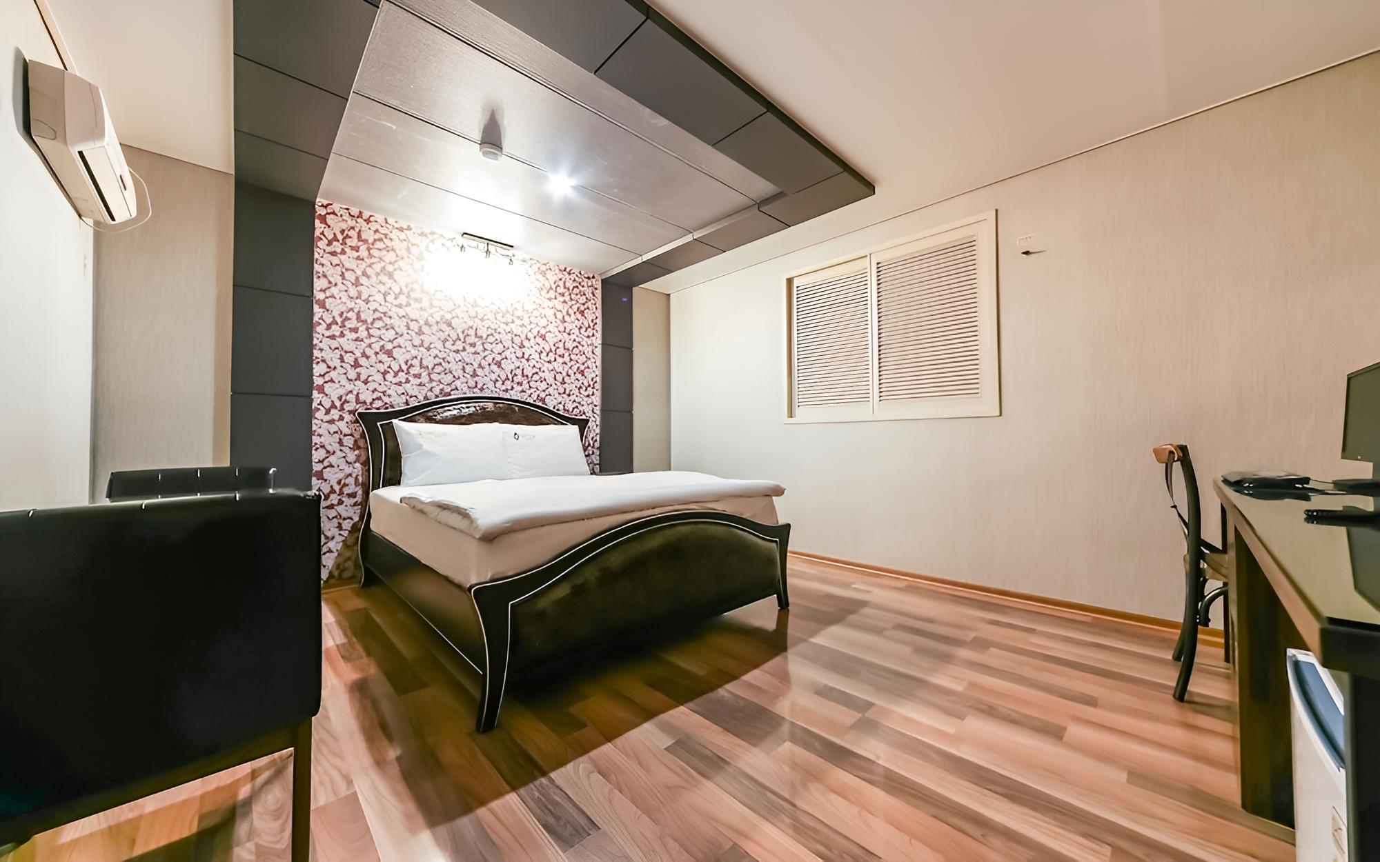 Room (Building A Standard Room)