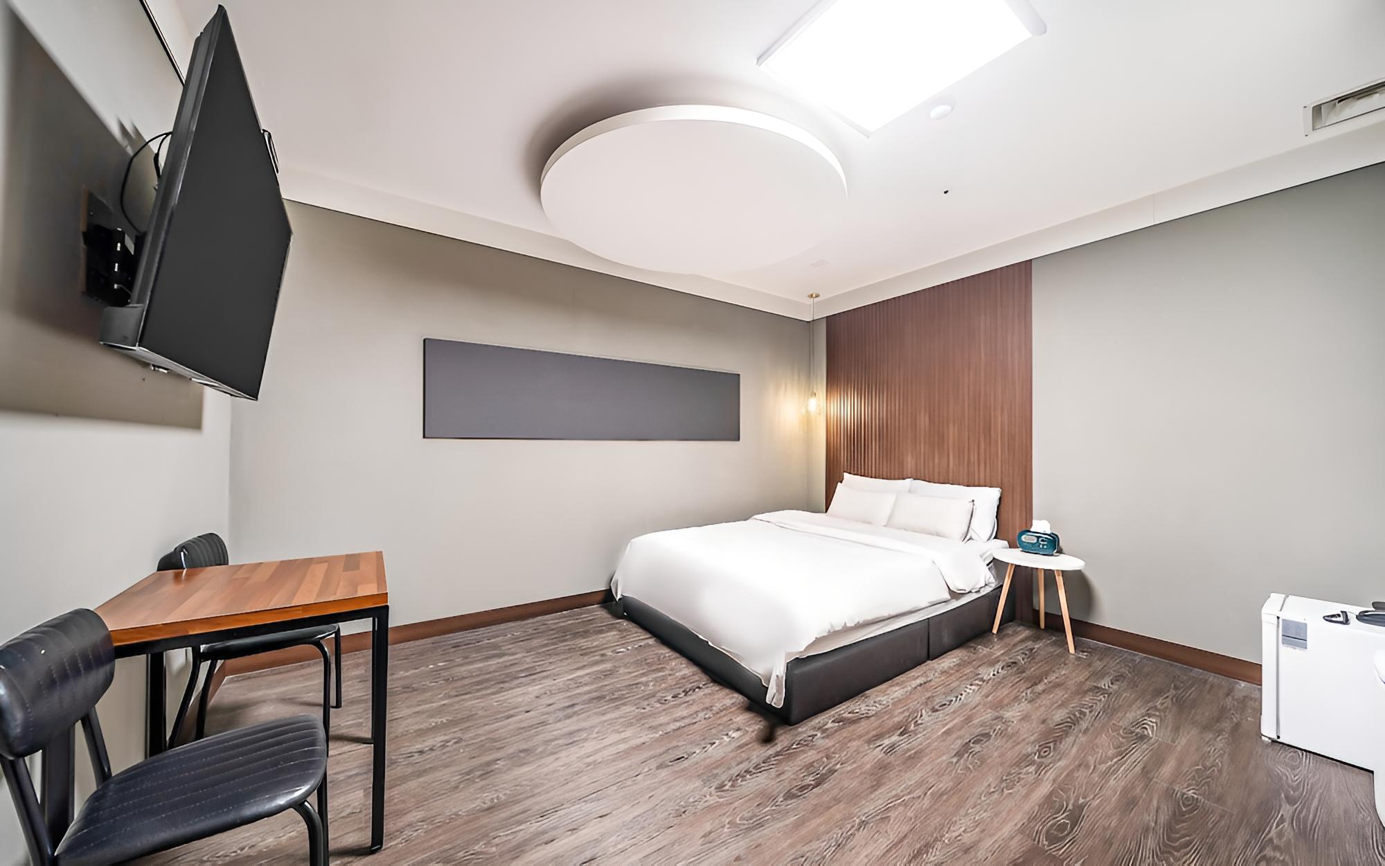 Room (Standard (55-inch UHD TV/Netflix Wave)