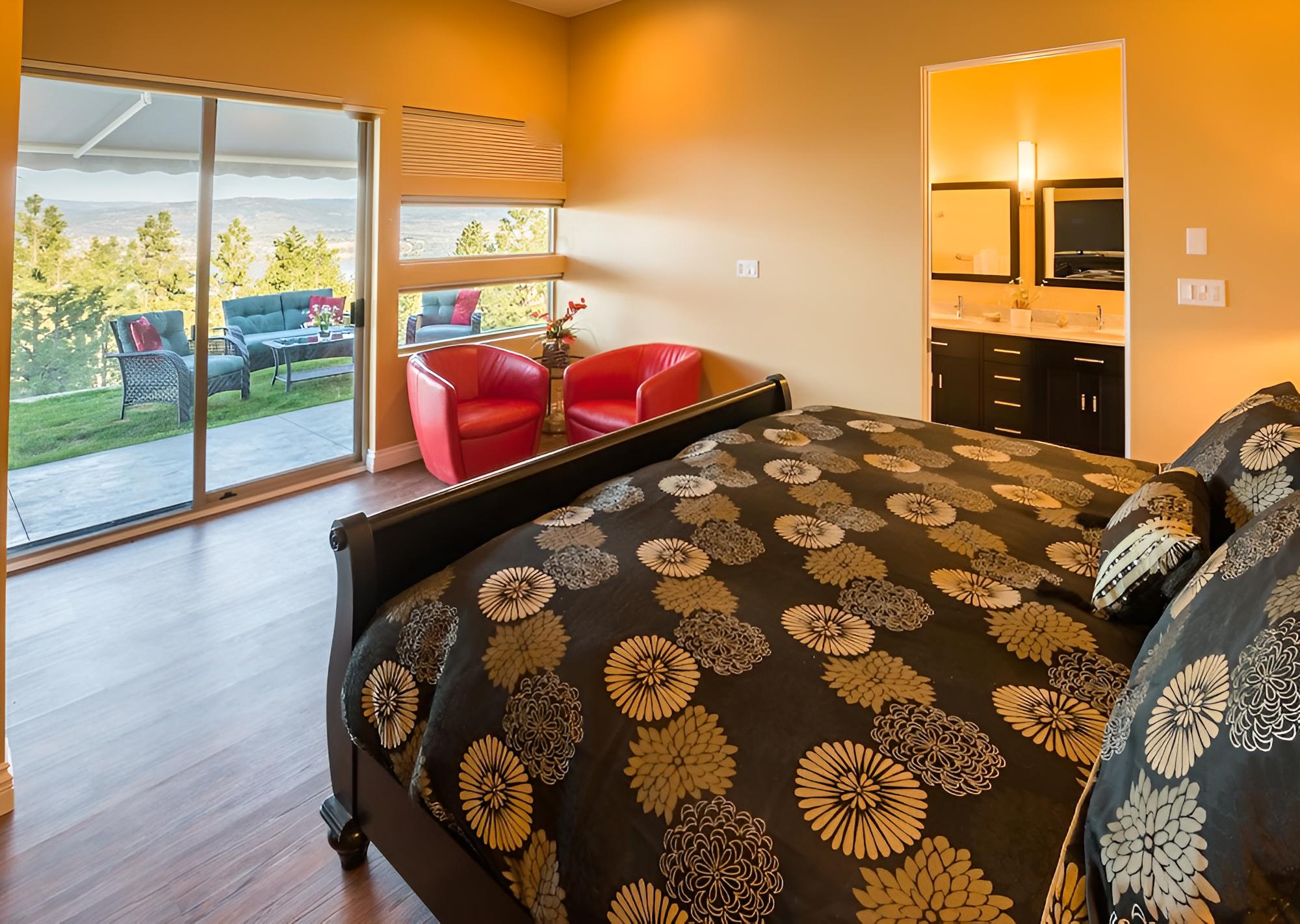 Superior Room, 1 King Bed, Lake View photo 1