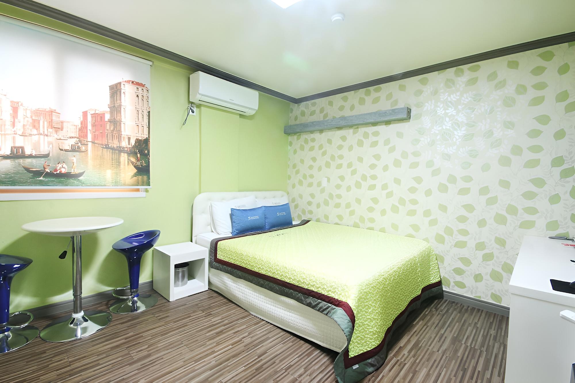 Room (Standard Room)
