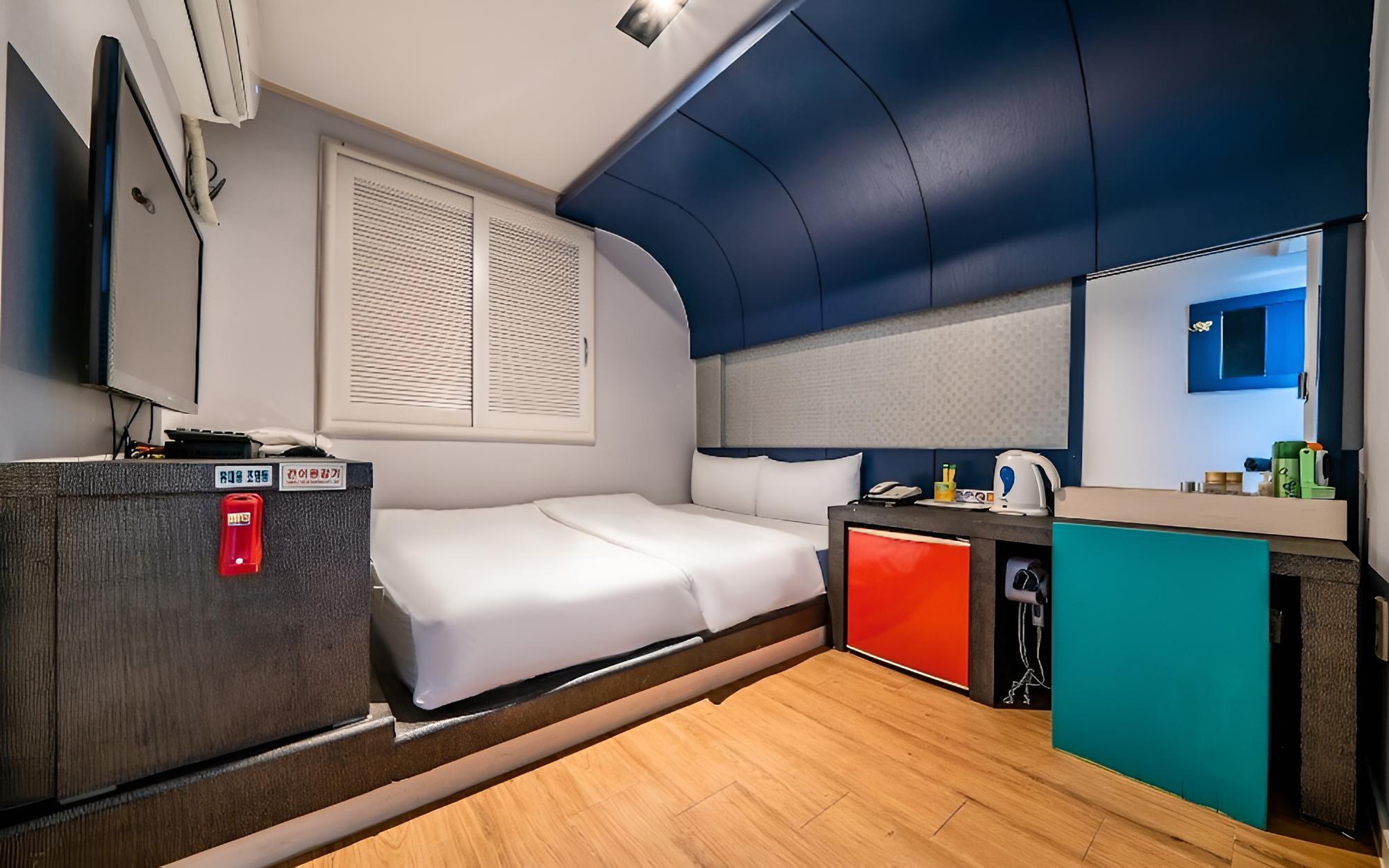 Room (Consecutive Stay Walkie Special (No P)