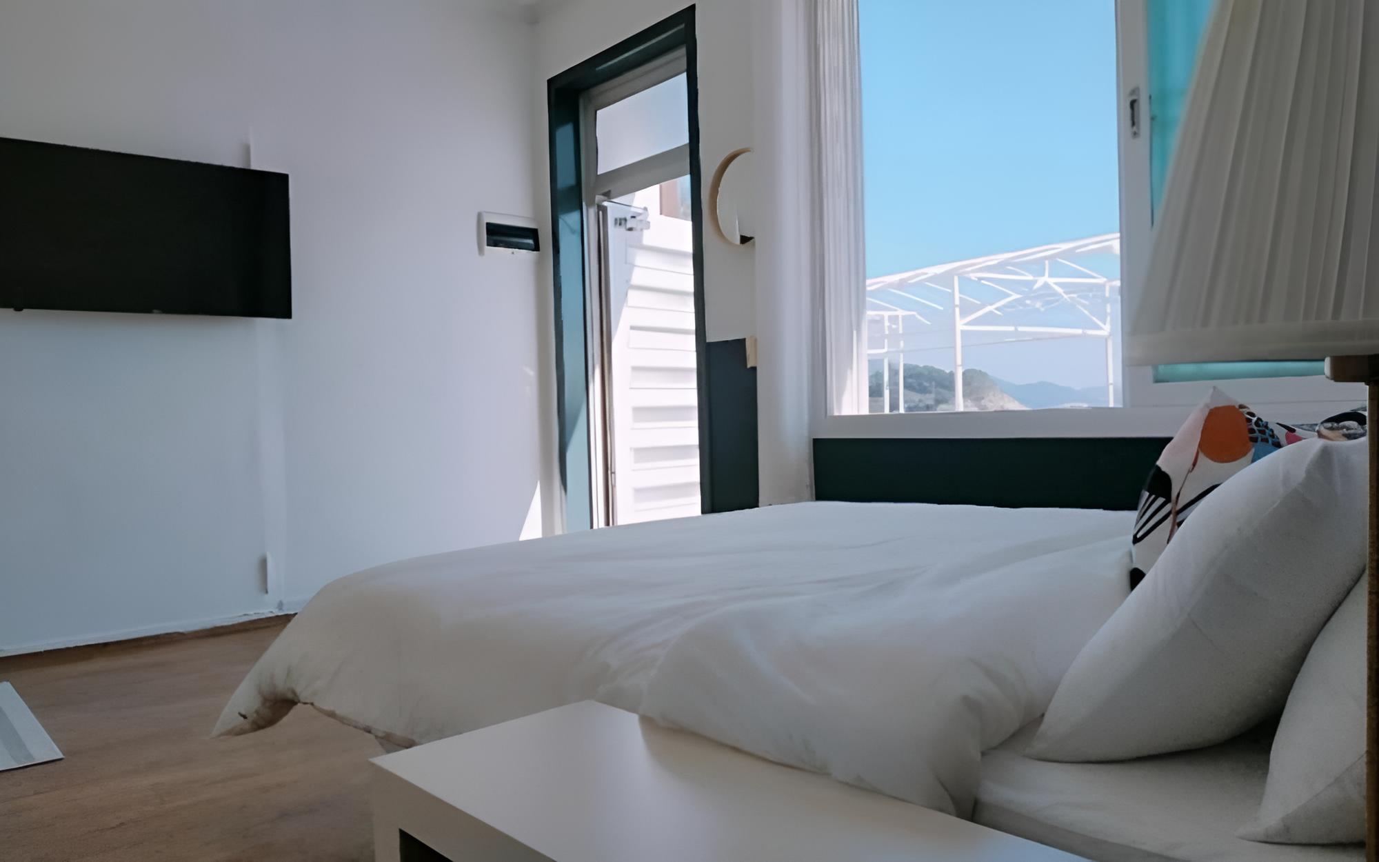 Room (Unshared House (Ocean View))